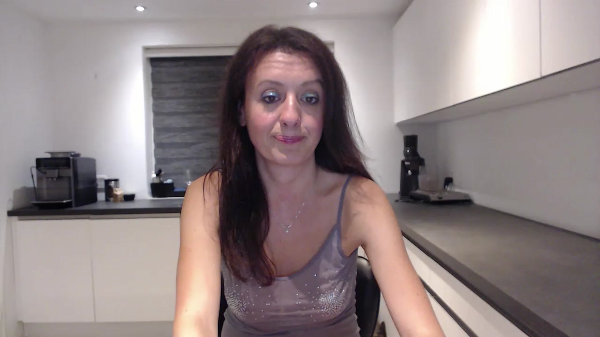 Gallery image thumbnail from Anelly's myfreecams stream on, 04/02/2023, 01:44 image 15 of 20