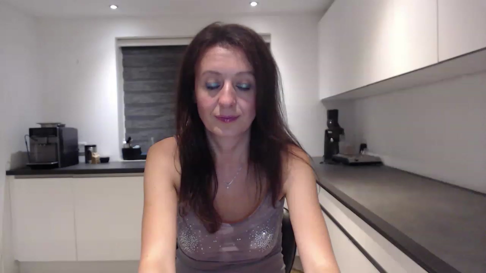 Gallery image thumbnail from Anelly's myfreecams stream on, 04/02/2023, 01:44 image 10 of 20
