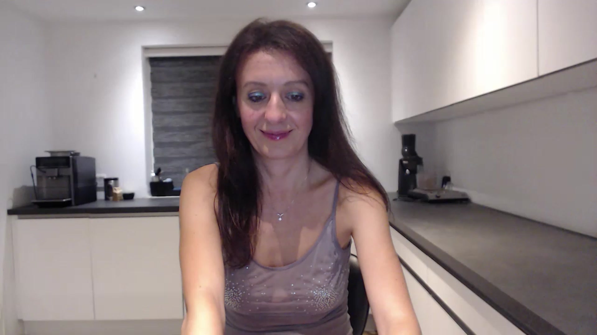 Gallery image thumbnail from Anelly's myfreecams stream on, 04/02/2023, 01:44 image 4 of 20