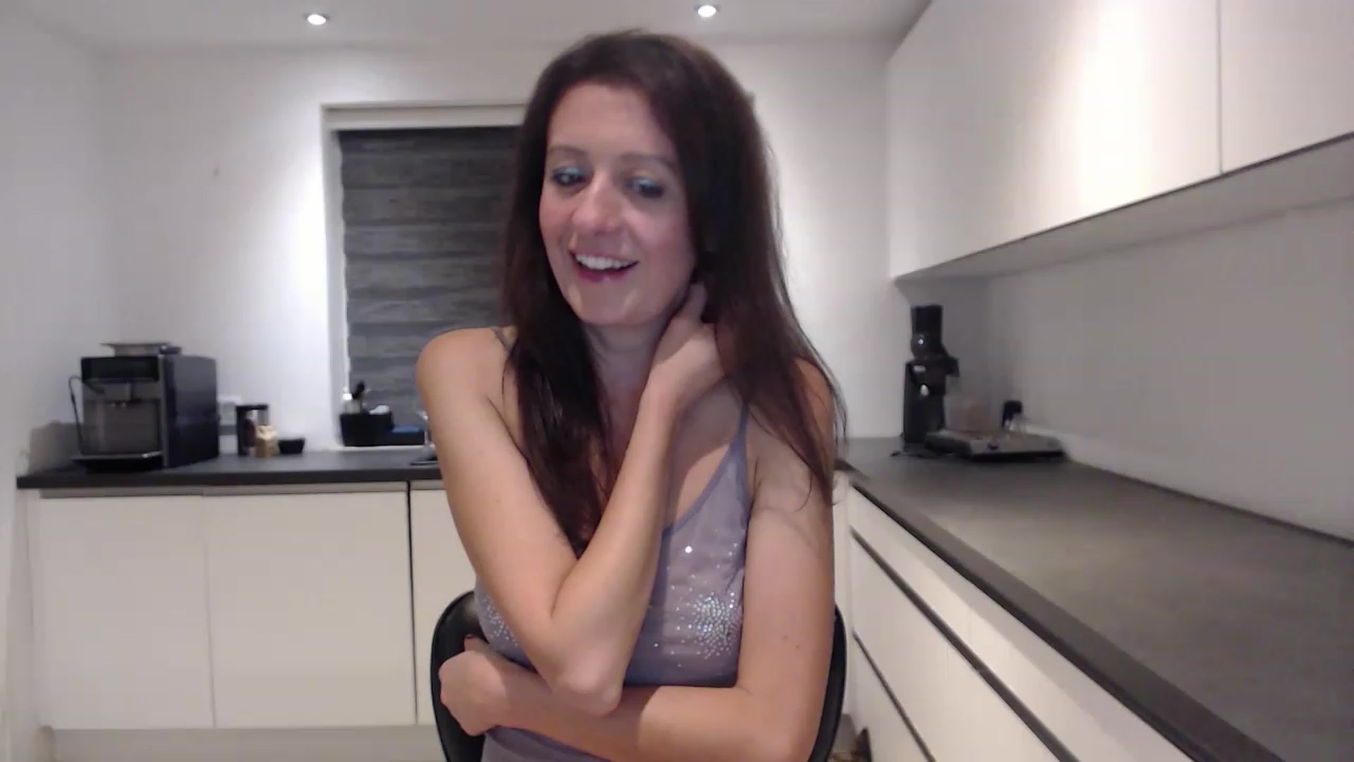 Gallery image thumbnail from Anelly's myfreecams stream on, 04/02/2023, 01:44 image 5 of 20