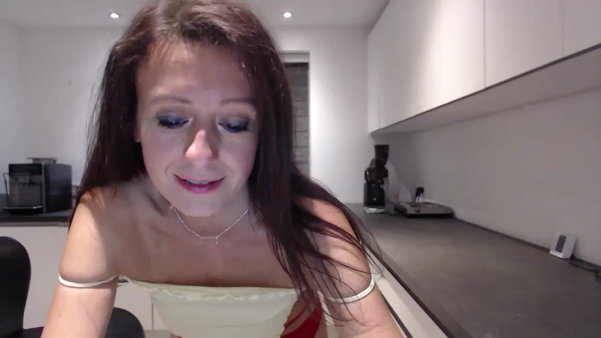 Gallery image thumbnail from Anelly's myfreecams stream on, 04/07/2023, 24:06 image 15 of 20