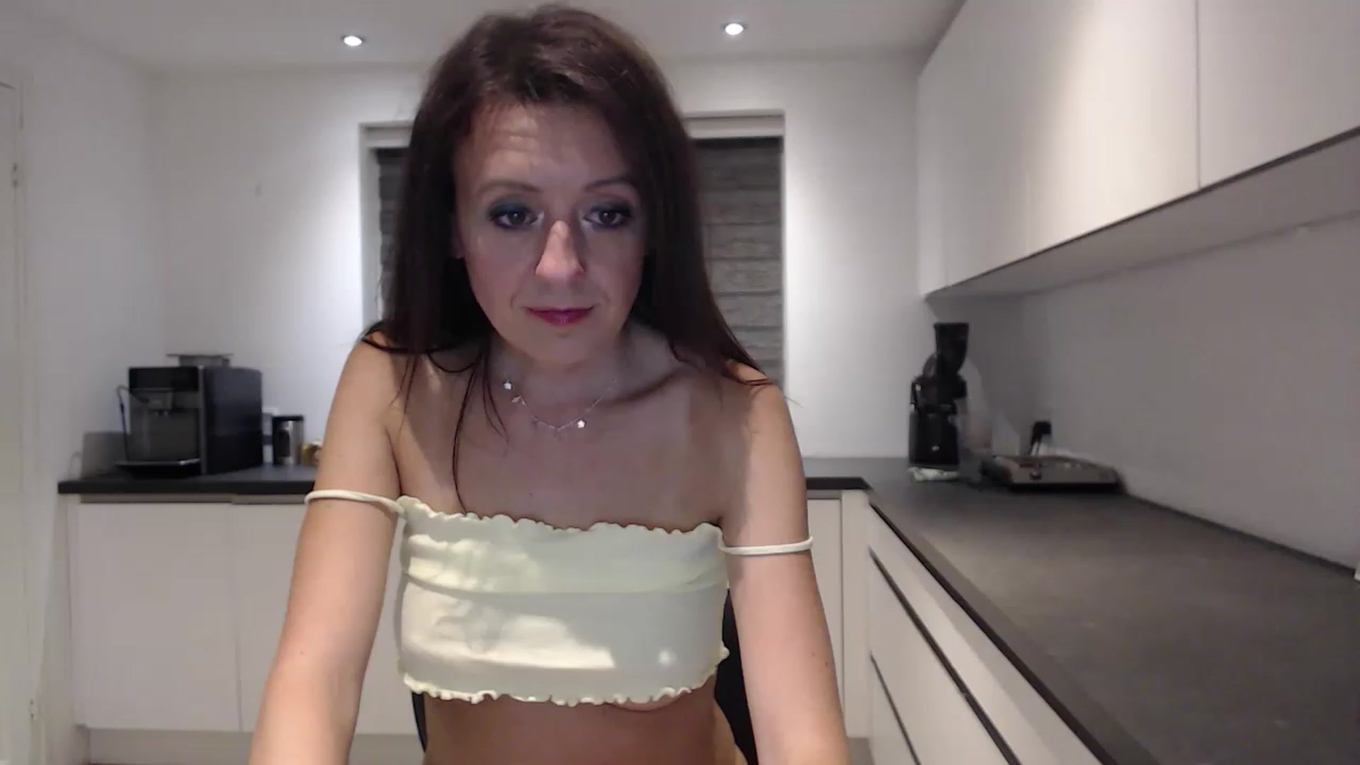 Gallery image thumbnail from Anelly's myfreecams stream on, 04/07/2023, 24:06 image 20 of 20