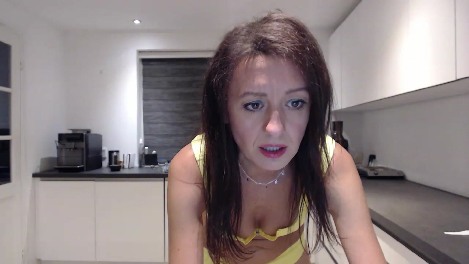 Gallery image thumbnail from Anelly's myfreecams stream on, 04/08/2023, 24:10 image 8 of 20