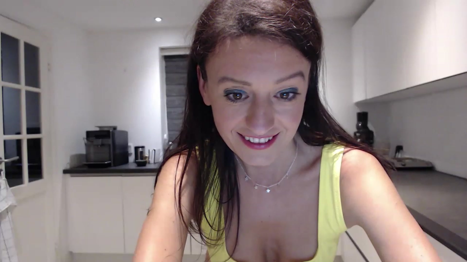 Gallery image thumbnail from Anelly's myfreecams stream on, 04/08/2023, 24:10 image 10 of 20