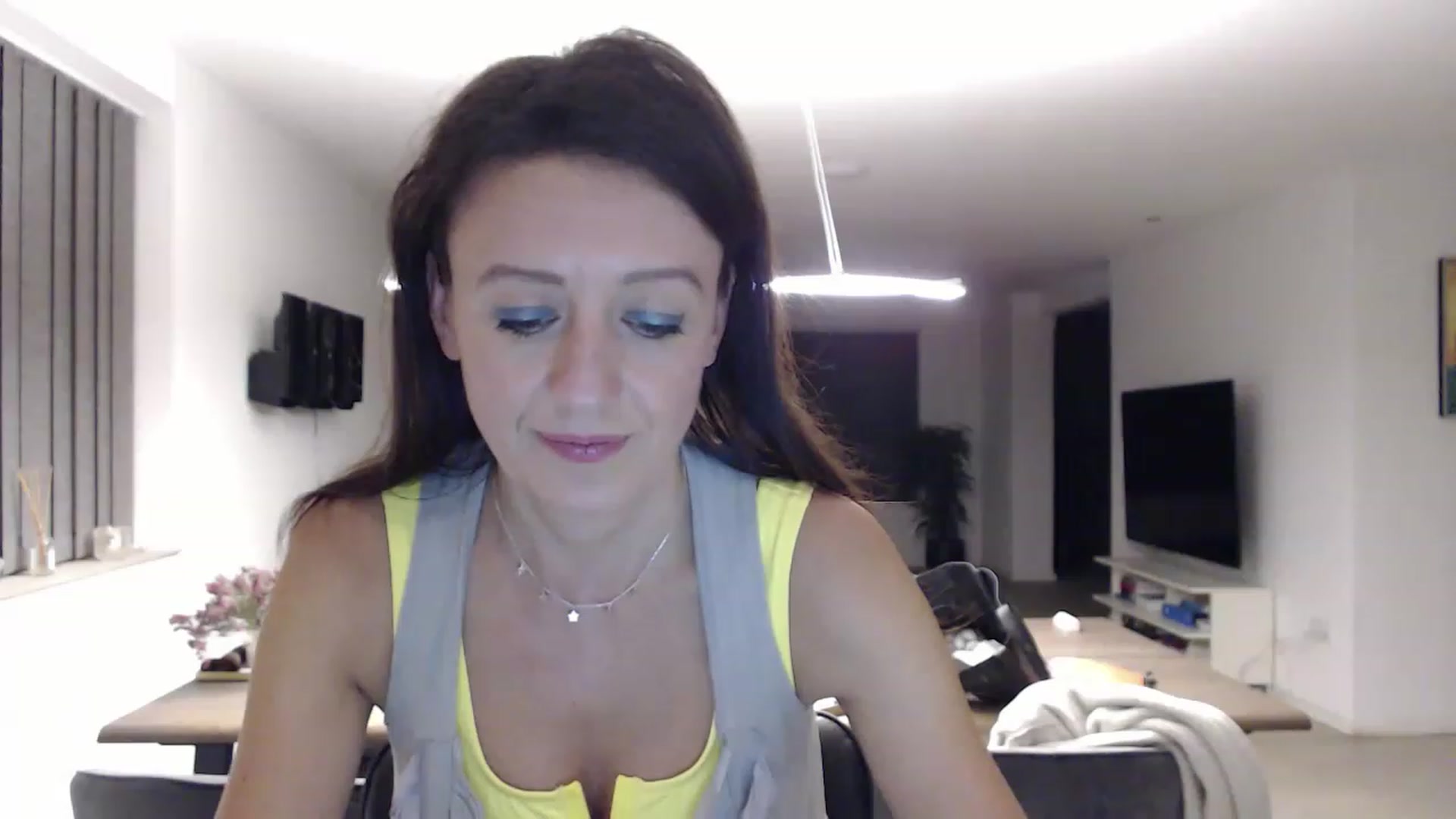Gallery image thumbnail from Anelly's myfreecams stream on, 04/08/2023, 24:10 image 5 of 20