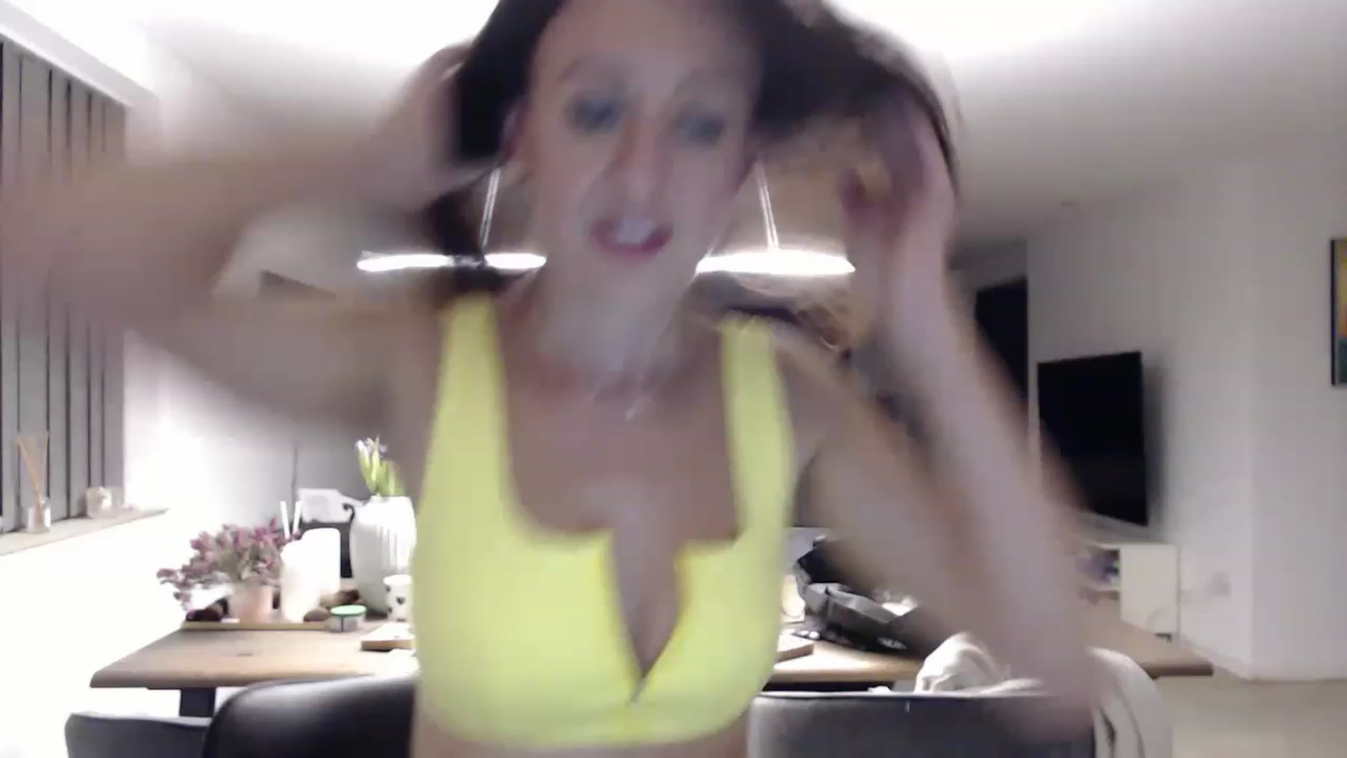 Gallery image thumbnail from Anelly's myfreecams stream on, 04/08/2023, 24:10 image 6 of 20