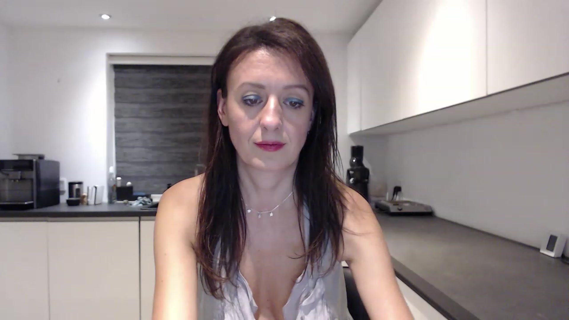 Gallery image thumbnail from Anelly's myfreecams stream on, 04/08/2023, 01:37 image 8 of 20