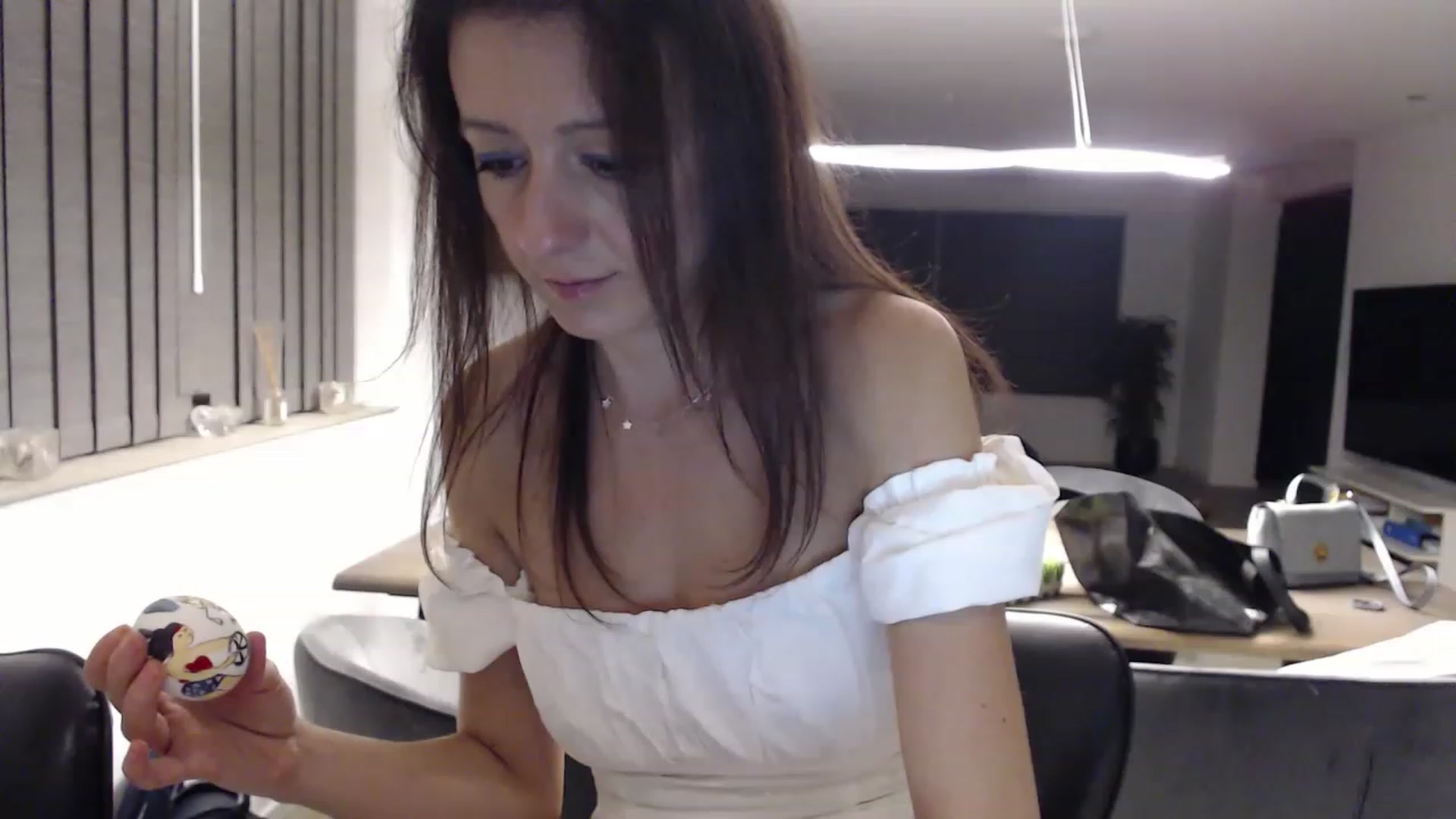 Gallery image thumbnail from Anelly's myfreecams stream on, 04/08/2023, 23:57 image 11 of 20