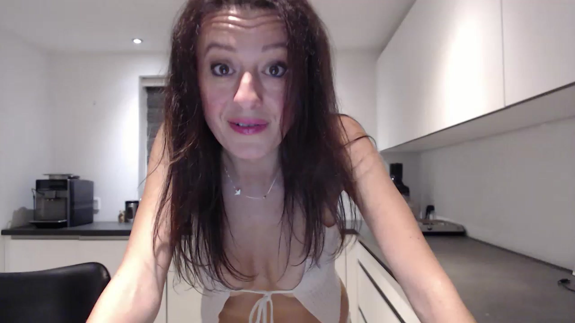 Gallery image thumbnail from Anelly's myfreecams stream on, 04/16/2023, 01:15 image 16 of 20