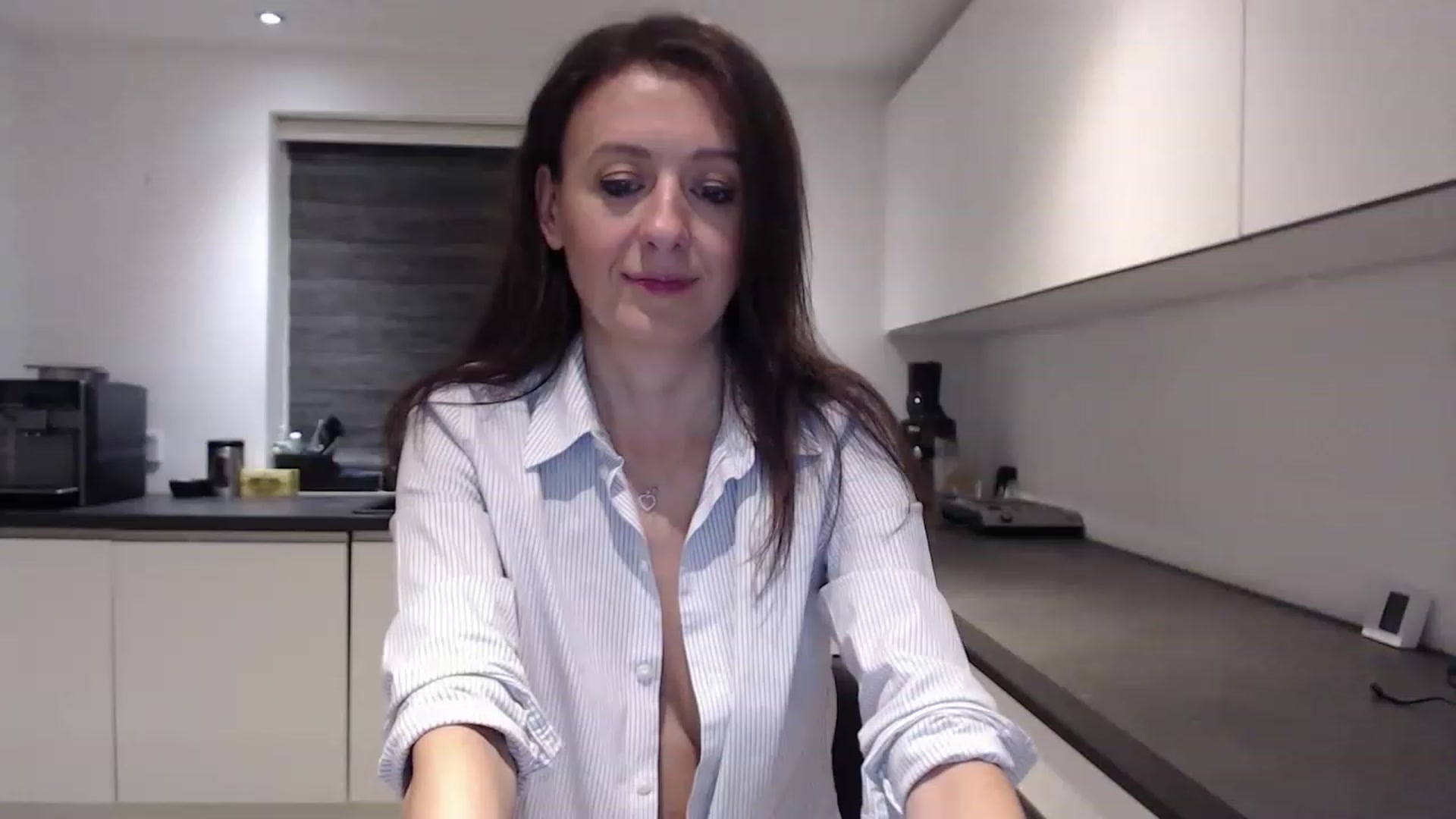 Gallery image thumbnail from Anelly's myfreecams stream on, 04/23/2023, 01:37 image 11 of 20