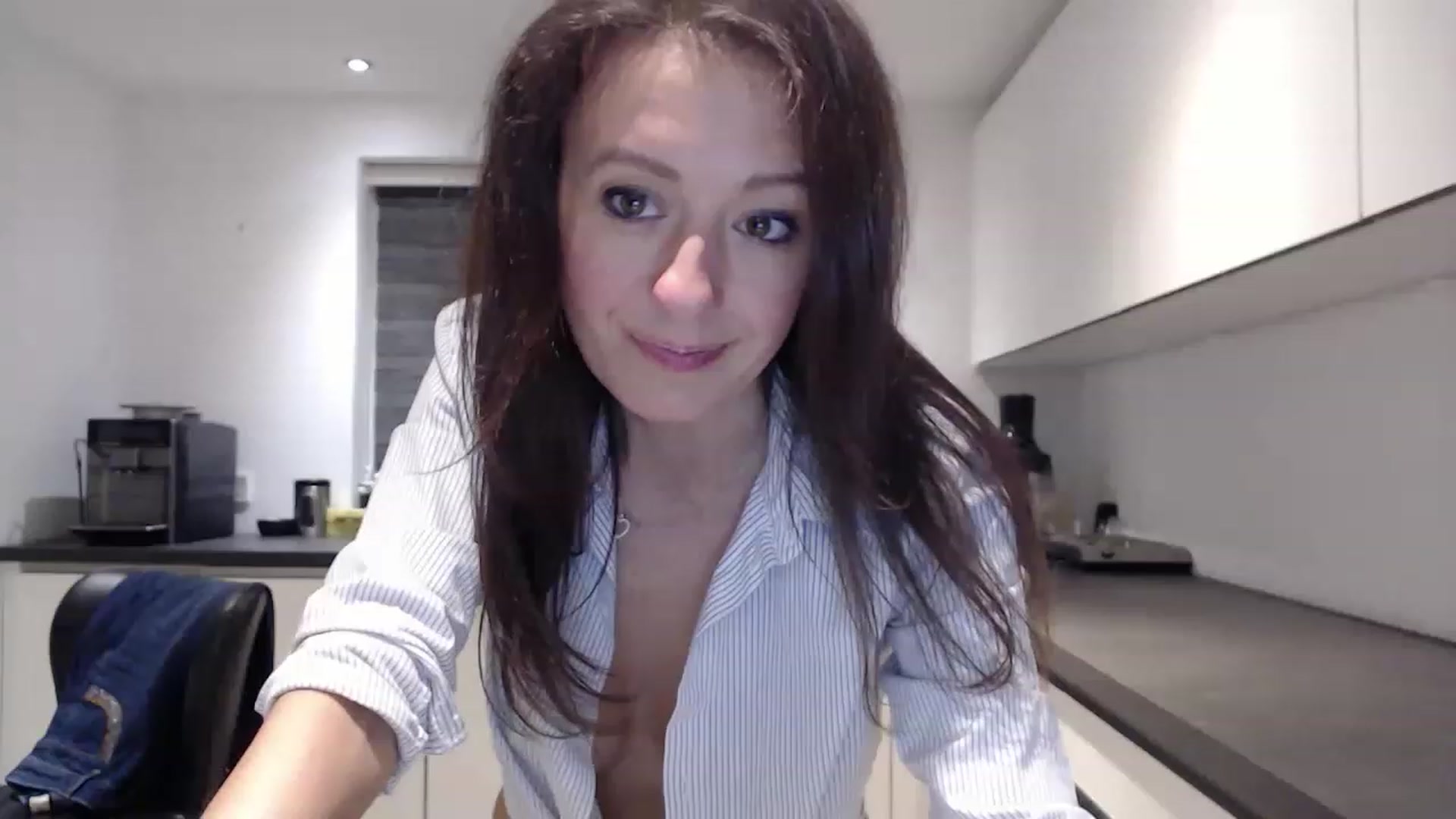Gallery image thumbnail from Anelly's myfreecams stream on, 04/23/2023, 01:37 image 16 of 20