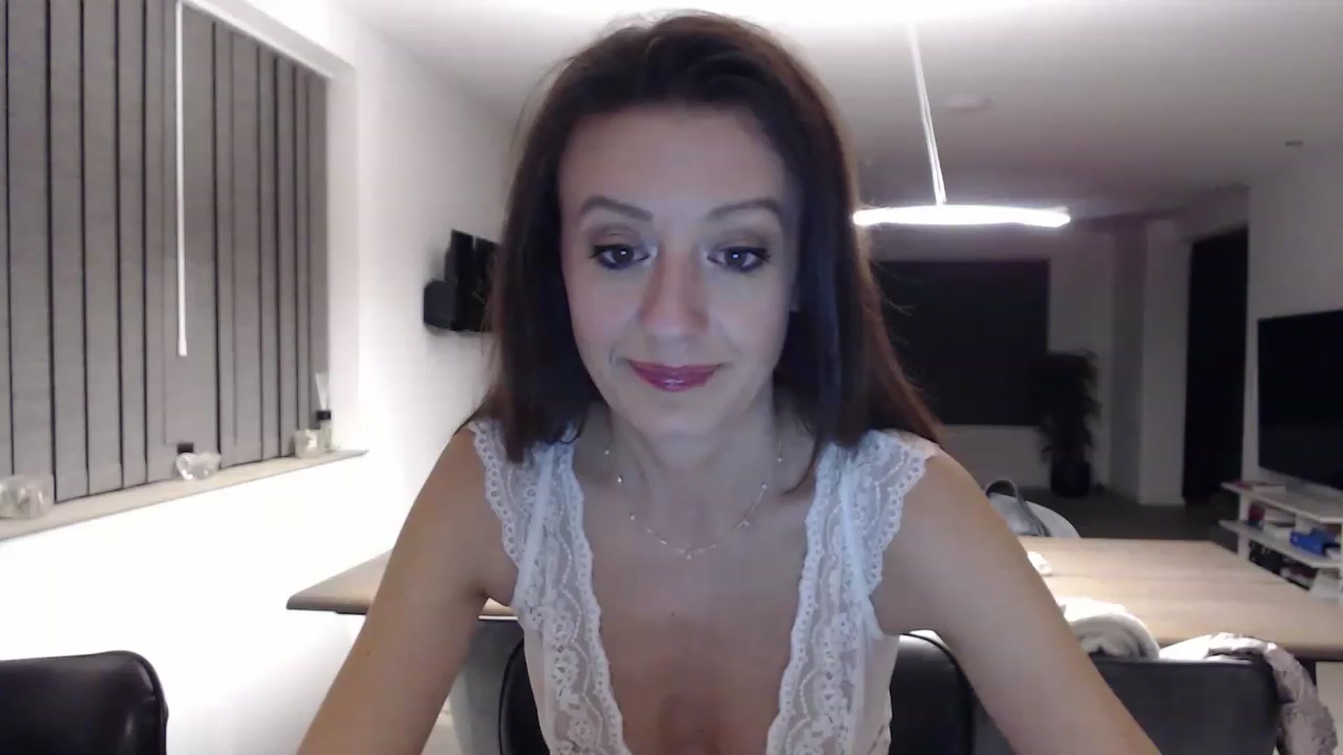 Gallery image thumbnail from Anelly's myfreecams stream on, 05/05/2023, 22:36 image 3 of 20