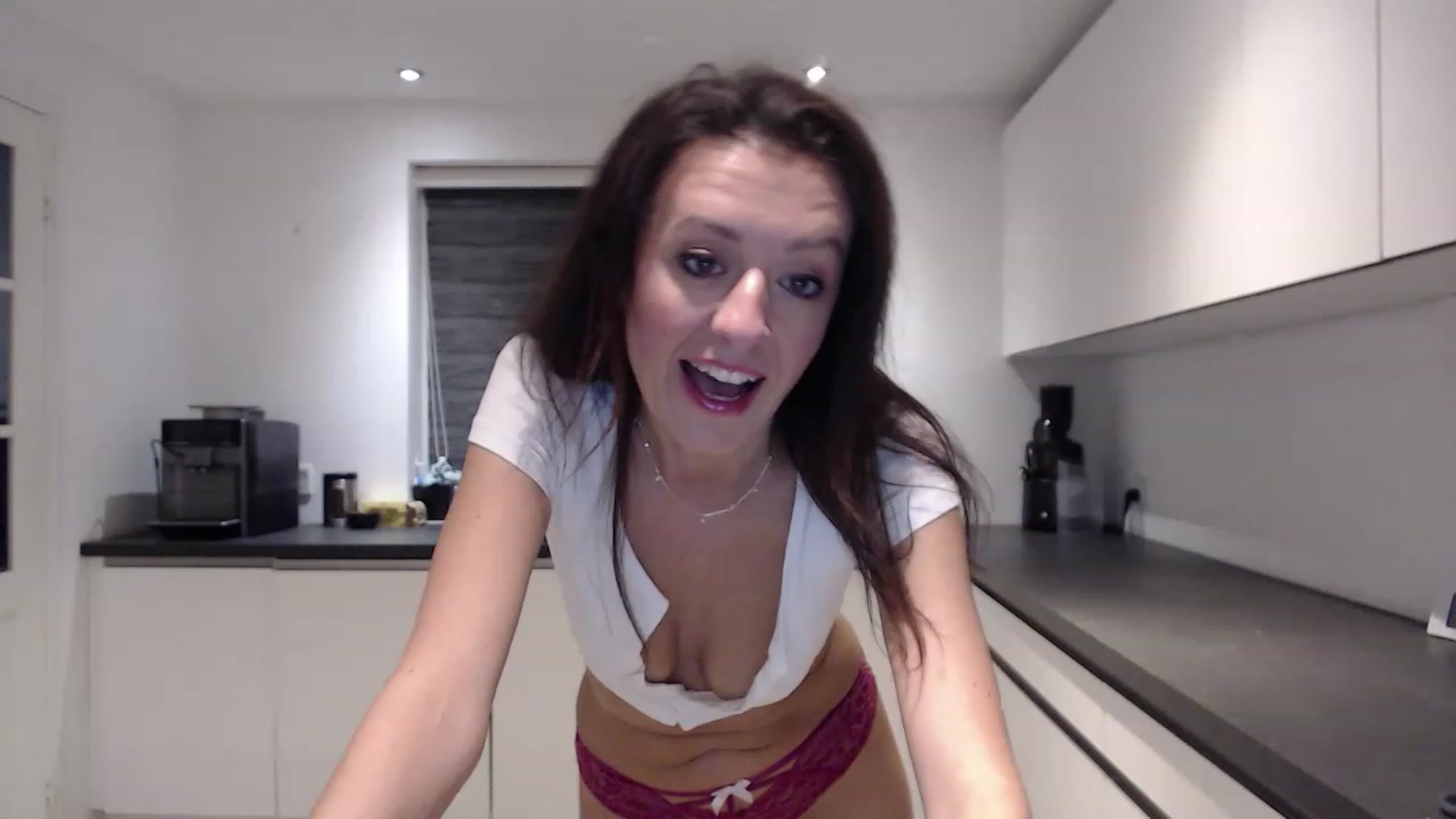 Gallery image thumbnail from Anelly's myfreecams stream on, 05/06/2023, 23:37 image 6 of 20