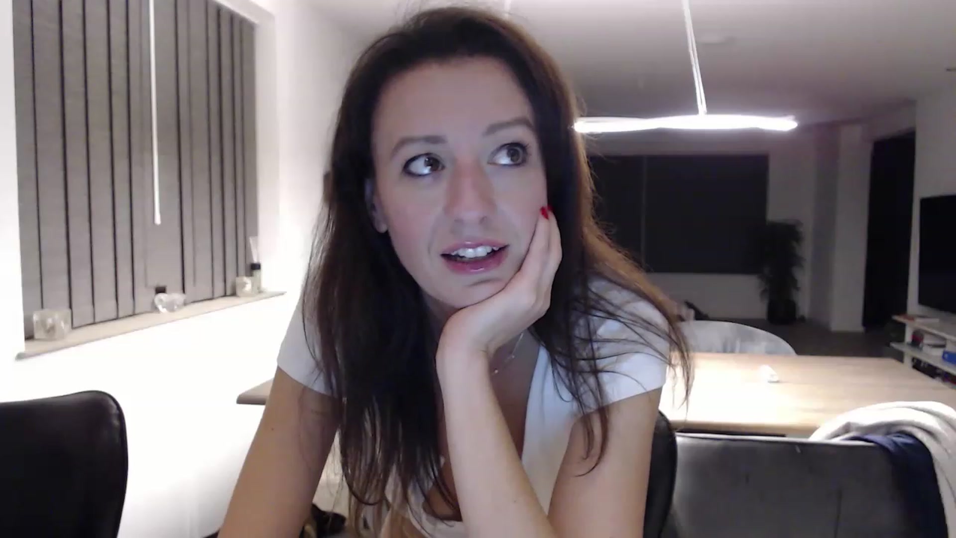 Gallery image thumbnail from Anelly's myfreecams stream on, 05/06/2023, 23:37 image 5 of 20