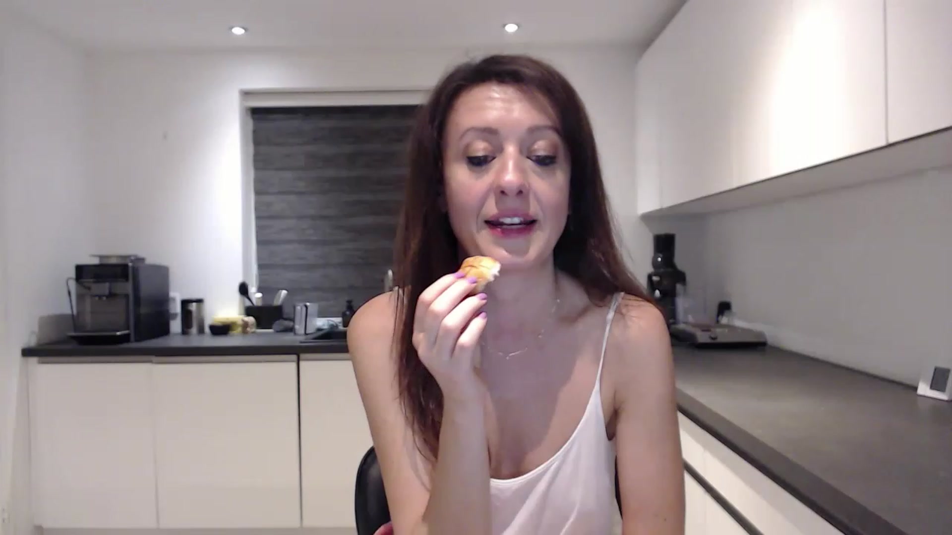 Gallery image thumbnail from Anelly's myfreecams stream on, 05/13/2023, 24:56 image 16 of 20