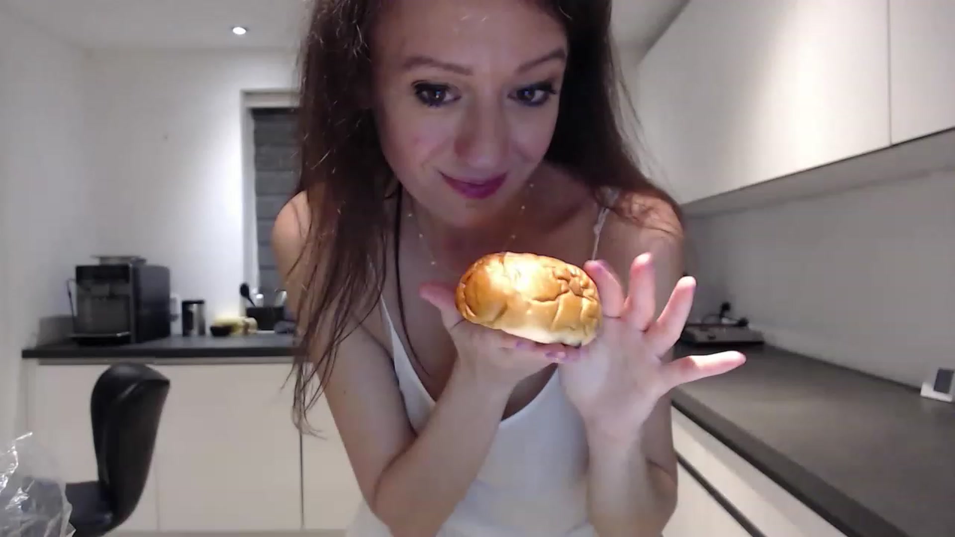 Gallery image thumbnail from Anelly's myfreecams stream on, 05/13/2023, 24:56 image 15 of 20