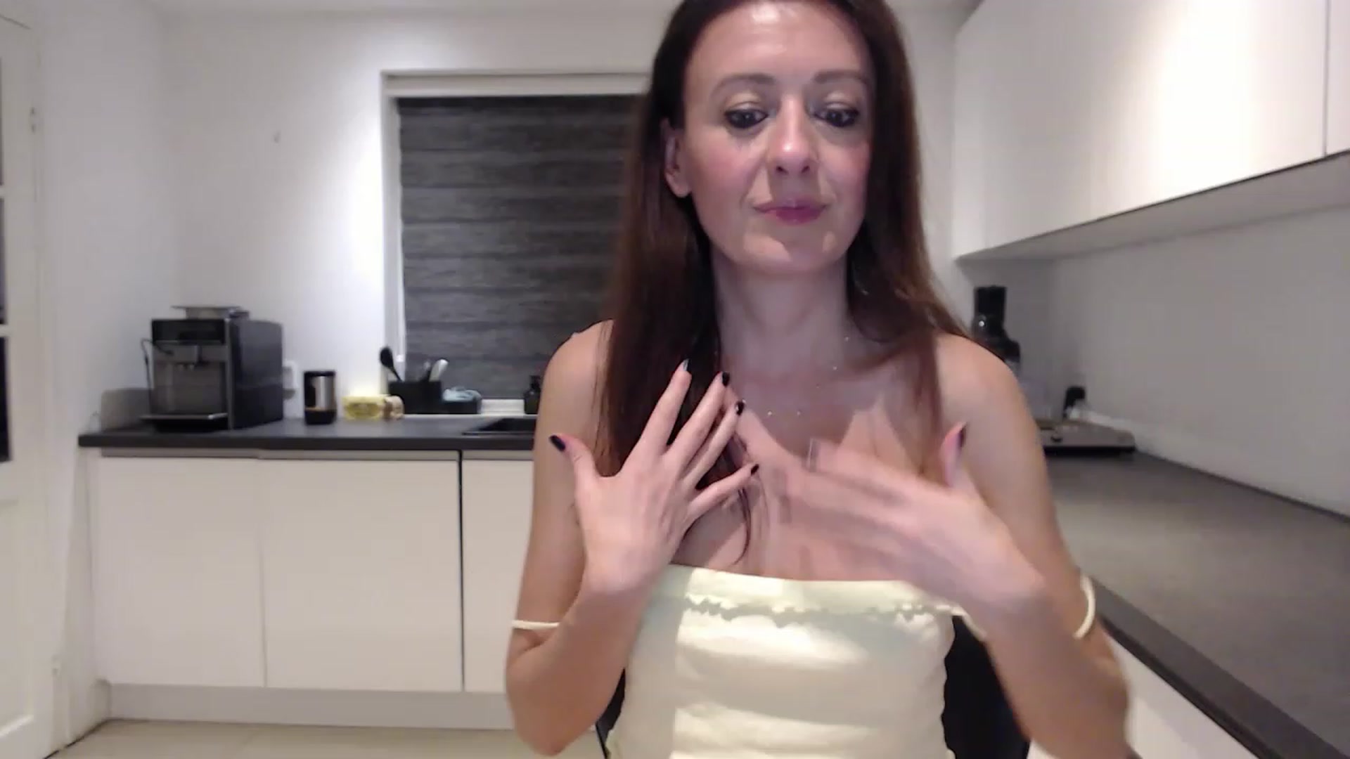 Gallery image thumbnail from Anelly's myfreecams stream on, 05/14/2023, 01:22 image 7 of 20