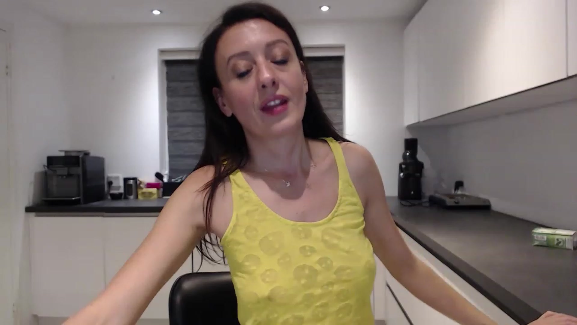 Gallery image thumbnail from Anelly's myfreecams stream on, 06/04/2023, 24:42 image 16 of 20