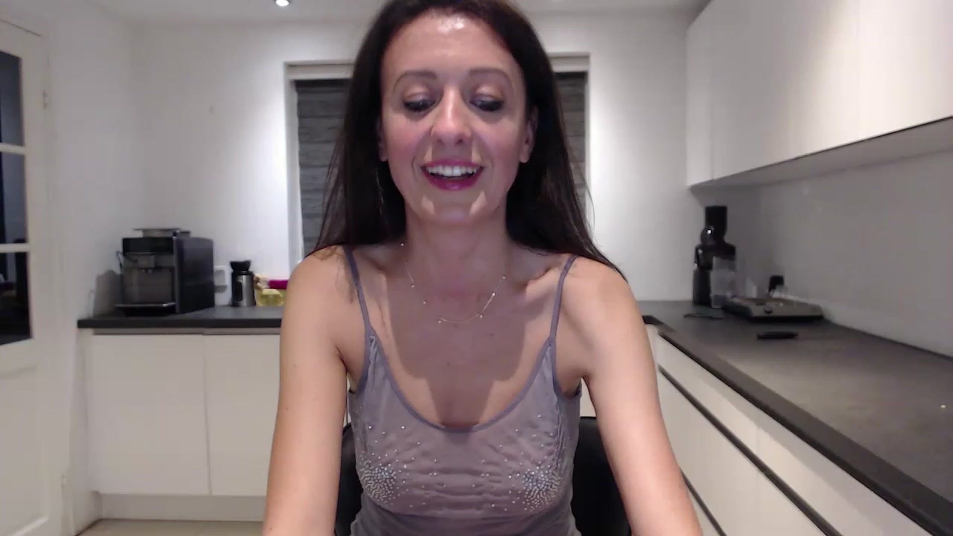 Gallery image thumbnail from Anelly's myfreecams stream on, 06/25/2023, 24:12 image 14 of 20