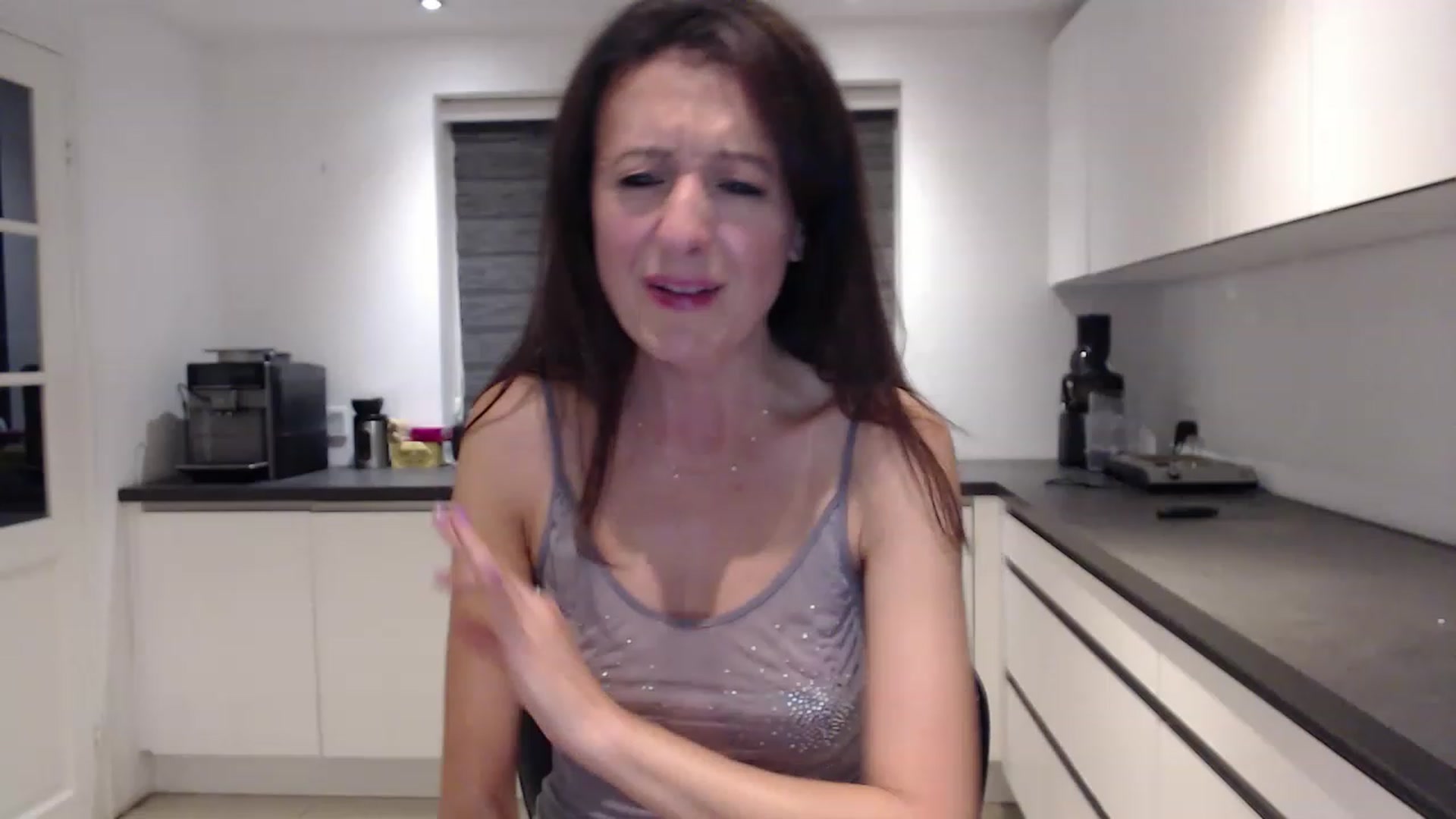 Gallery image thumbnail from Anelly's myfreecams stream on, 06/25/2023, 24:12 image 15 of 20