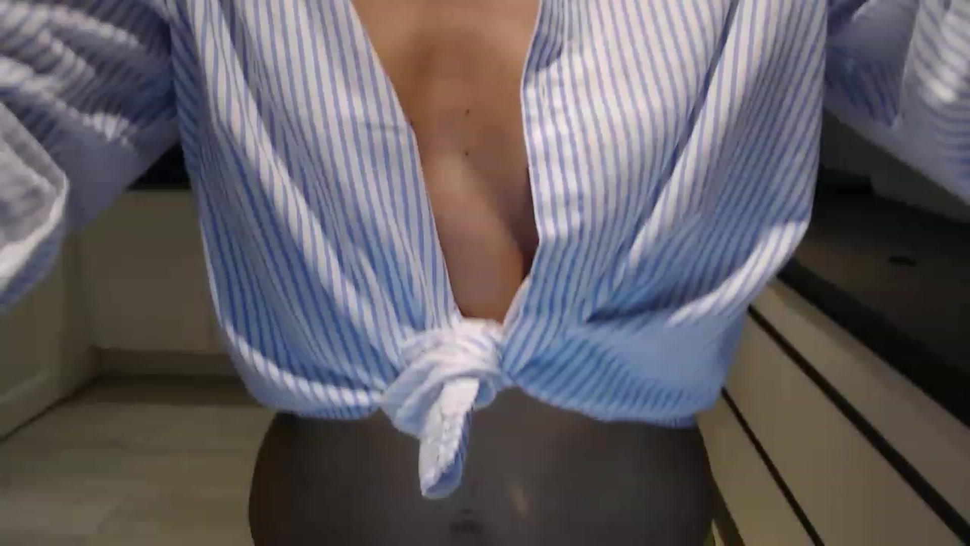 Gallery image thumbnail from Anelly's myfreecams stream on, 08/26/2023, 23:03 image 8 of 20