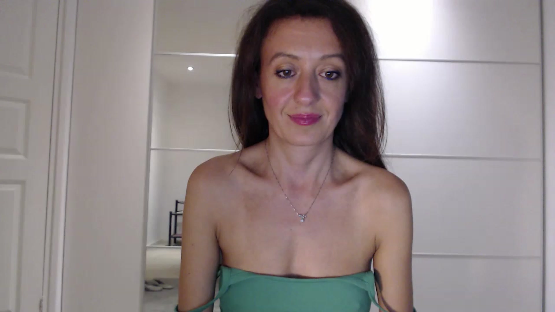 Gallery image thumbnail from Anelly's myfreecams stream on, 08/27/2023, 21:04 image 2 of 20