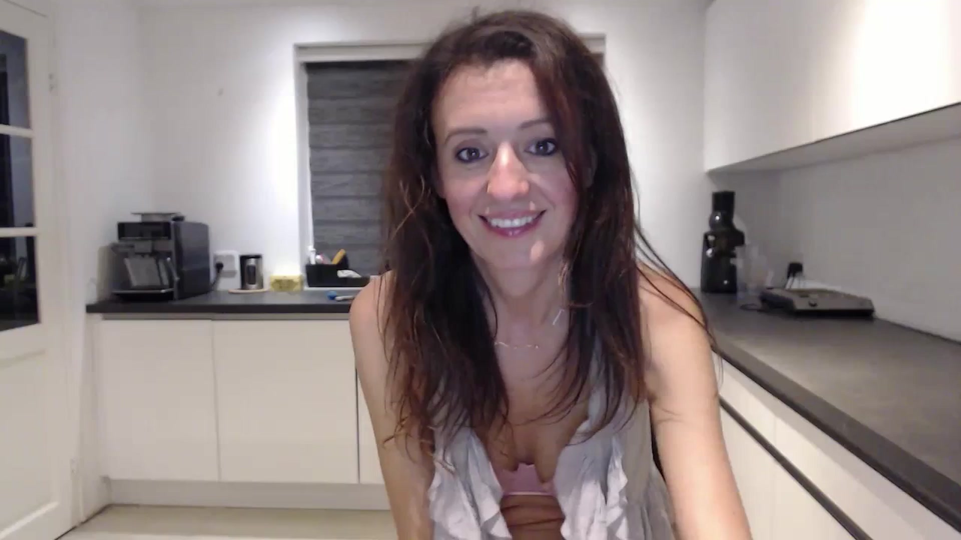 Gallery image thumbnail from Anelly's myfreecams stream on, 09/17/2023, 02:05 image 16 of 20