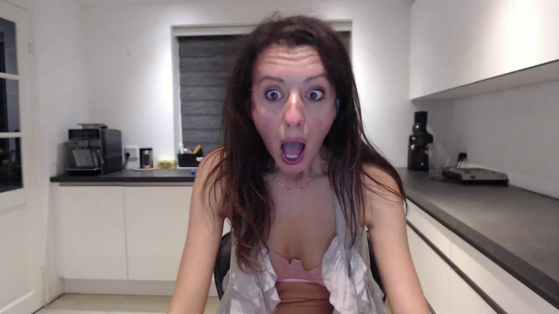 Gallery image thumbnail from Anelly's myfreecams stream on, 09/17/2023, 02:05 image 17 of 20