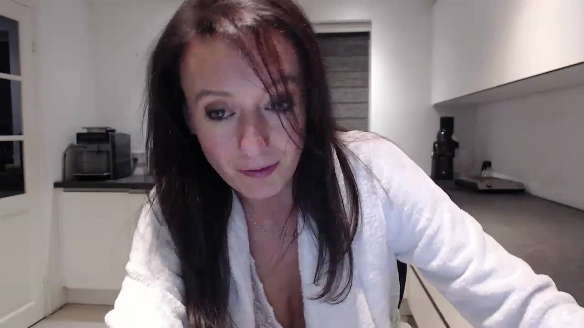 Gallery image thumbnail from Anelly's myfreecams stream on, 10/08/2023, 24:59 image 16 of 20