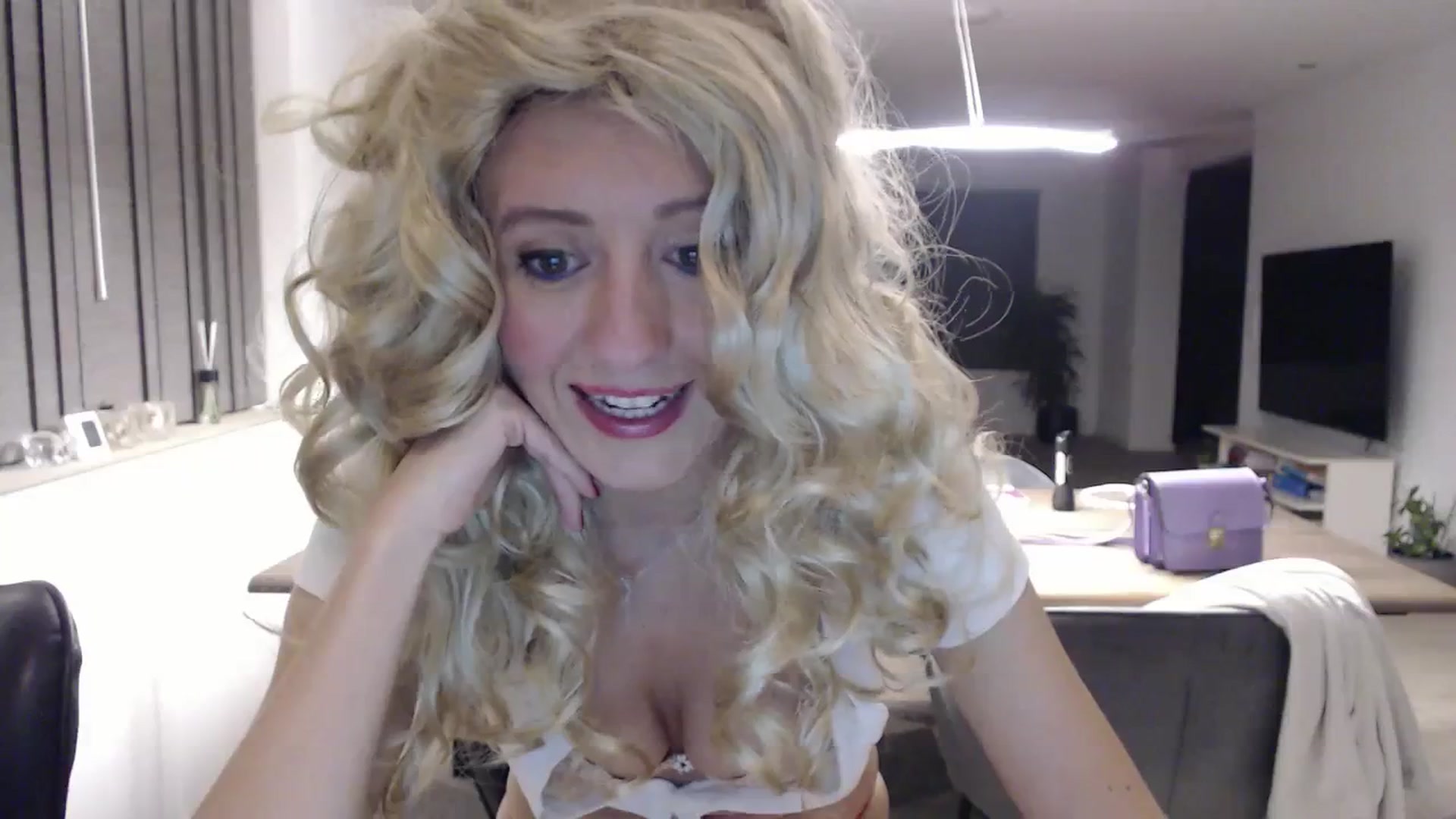 Gallery image thumbnail from Anelly's myfreecams stream on, 11/05/2023, 24:03 image 2 of 20