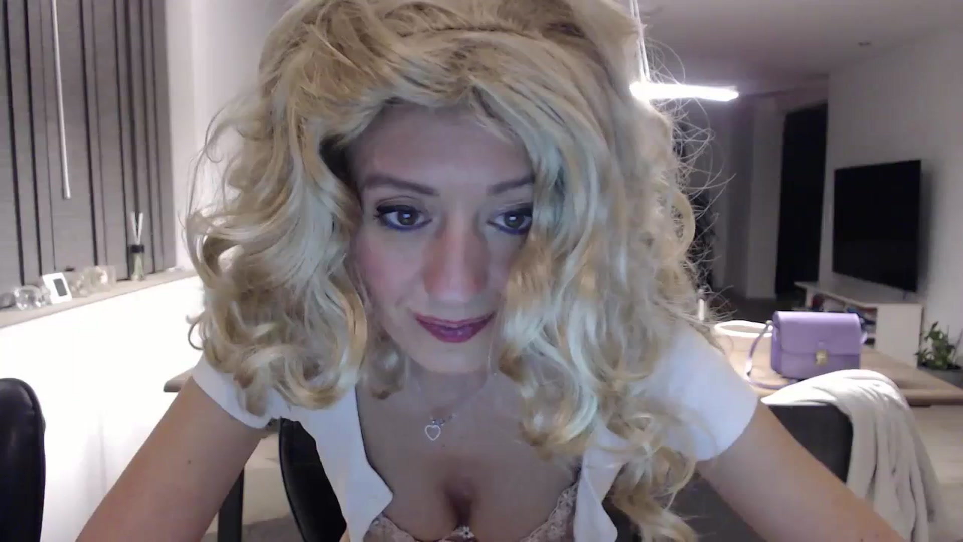 Gallery image thumbnail from Anelly's myfreecams stream on, 11/05/2023, 24:03 image 5 of 20