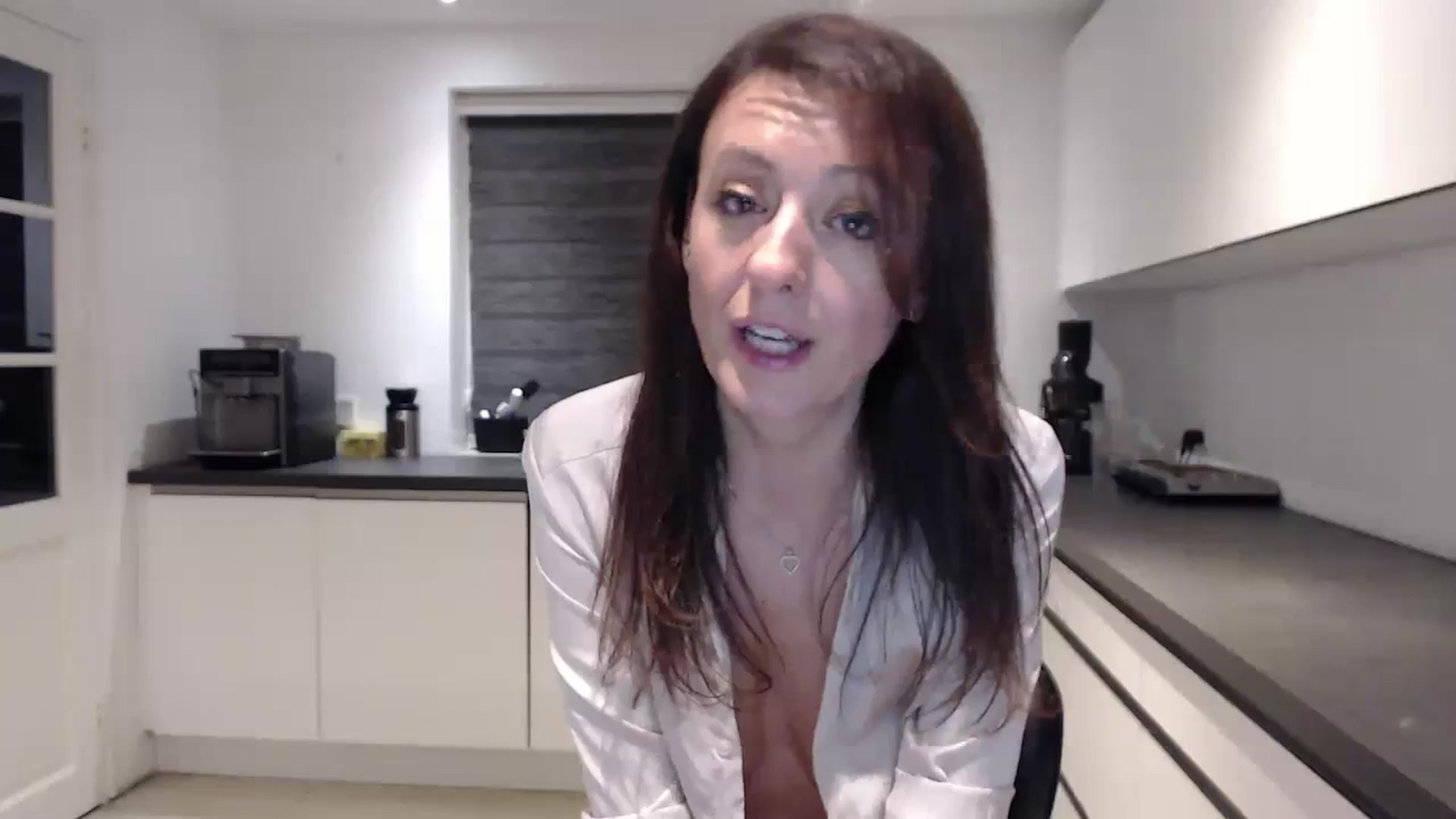 Gallery image thumbnail from Anelly's myfreecams stream on, 11/12/2023, 02:28 image 16 of 20