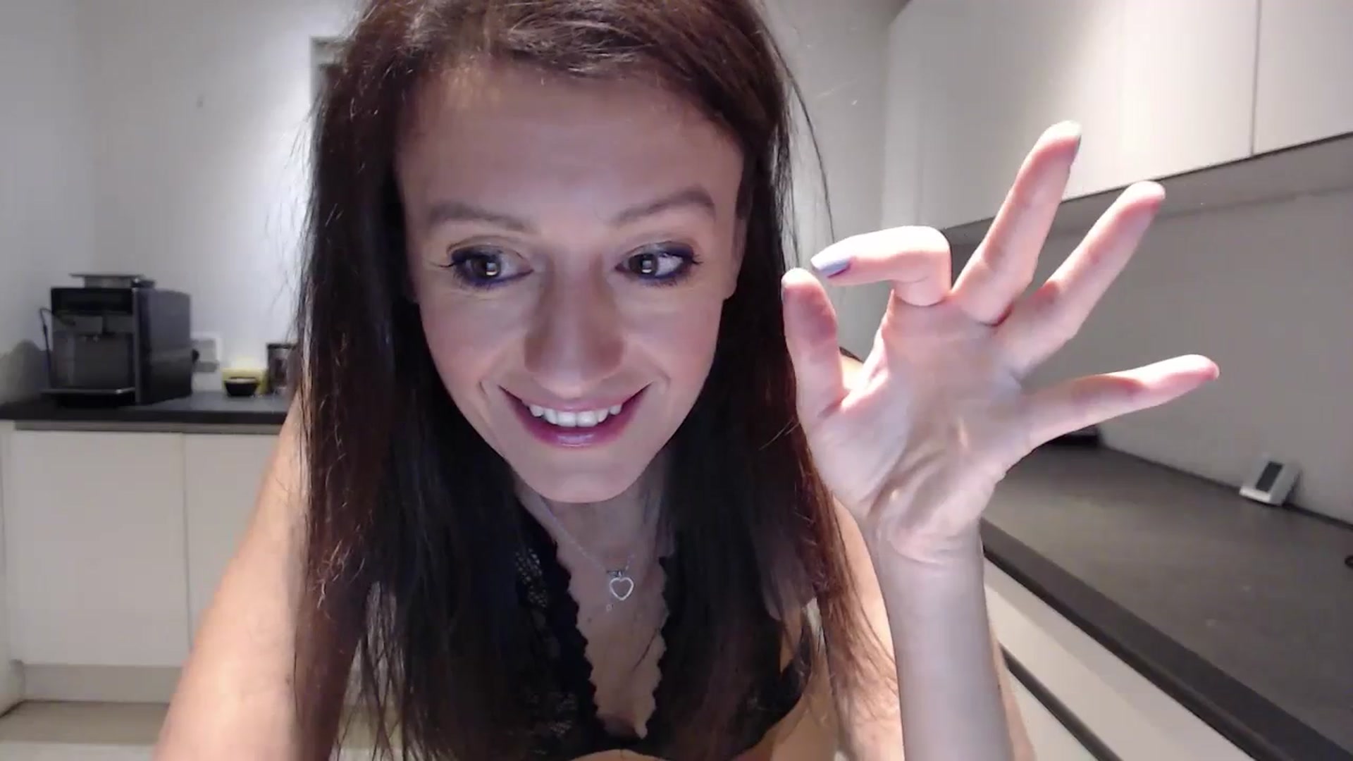 Gallery image thumbnail from Anelly's myfreecams stream on, 11/19/2023, 01:22 image 5 of 20