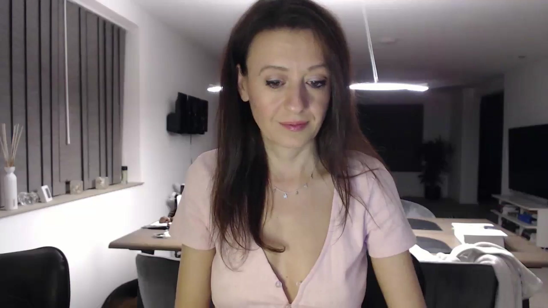 Gallery image thumbnail from Anelly's myfreecams stream on, 12/24/2023, 24:02 image 6 of 20