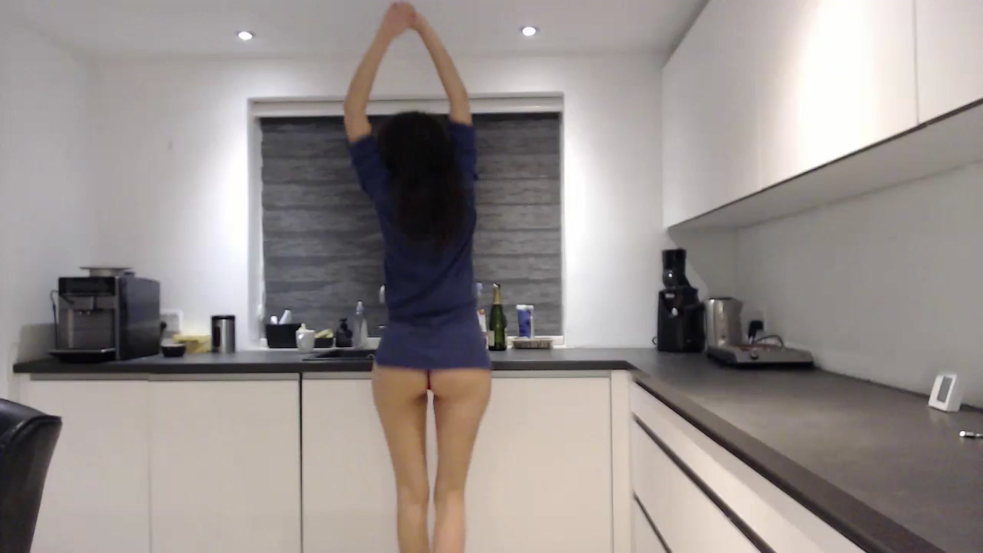 Gallery image thumbnail from Anelly's myfreecams stream on, 12/25/2023, 24:27 image 8 of 20