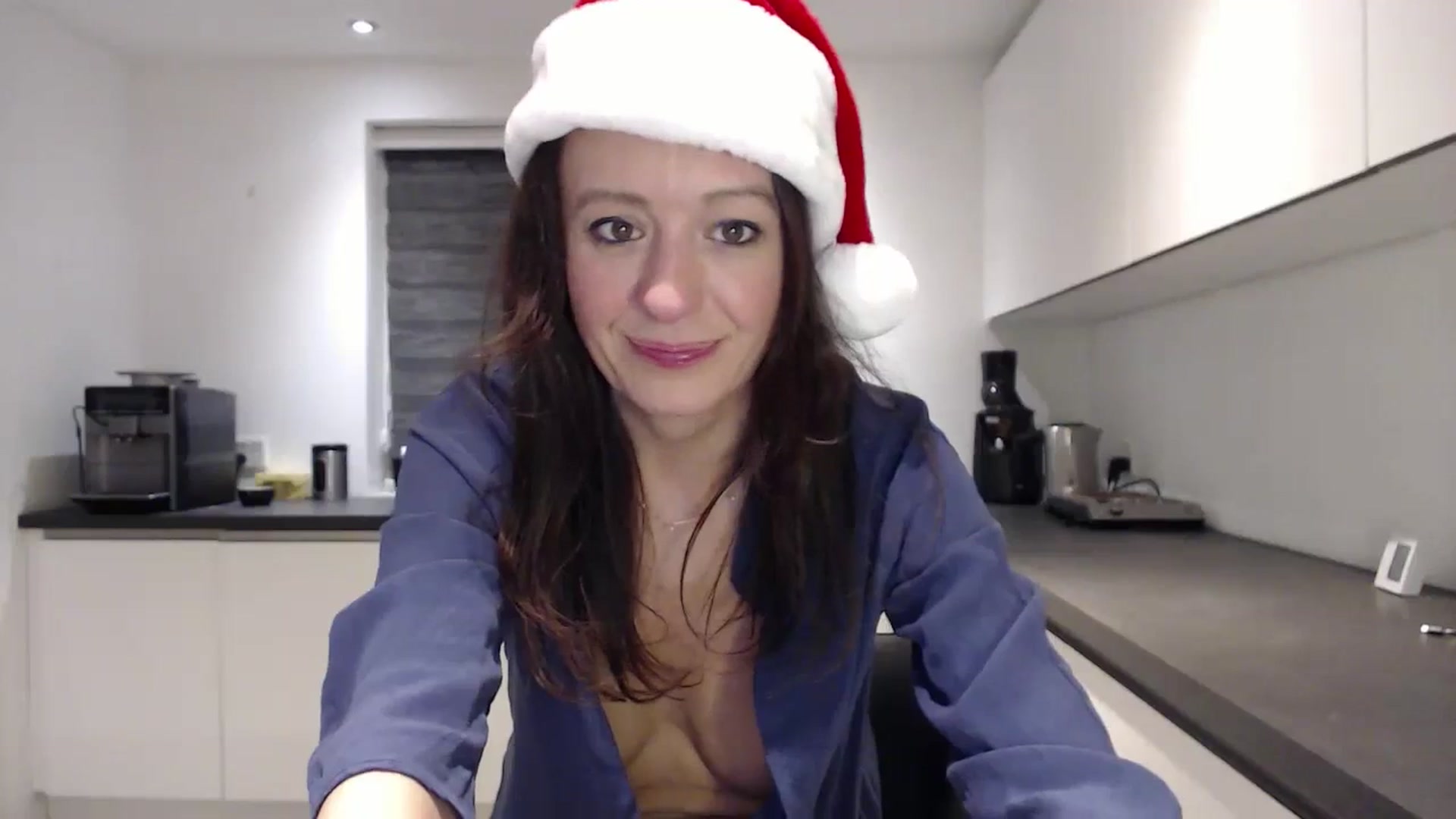 Gallery image thumbnail from Anelly's myfreecams stream on, 12/25/2023, 24:27 image 16 of 20