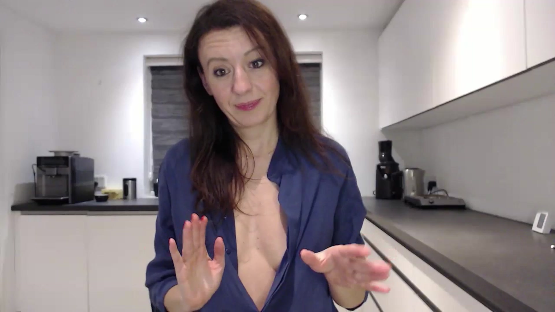 Gallery image thumbnail from Anelly's myfreecams stream on, 12/25/2023, 24:27 image 2 of 20