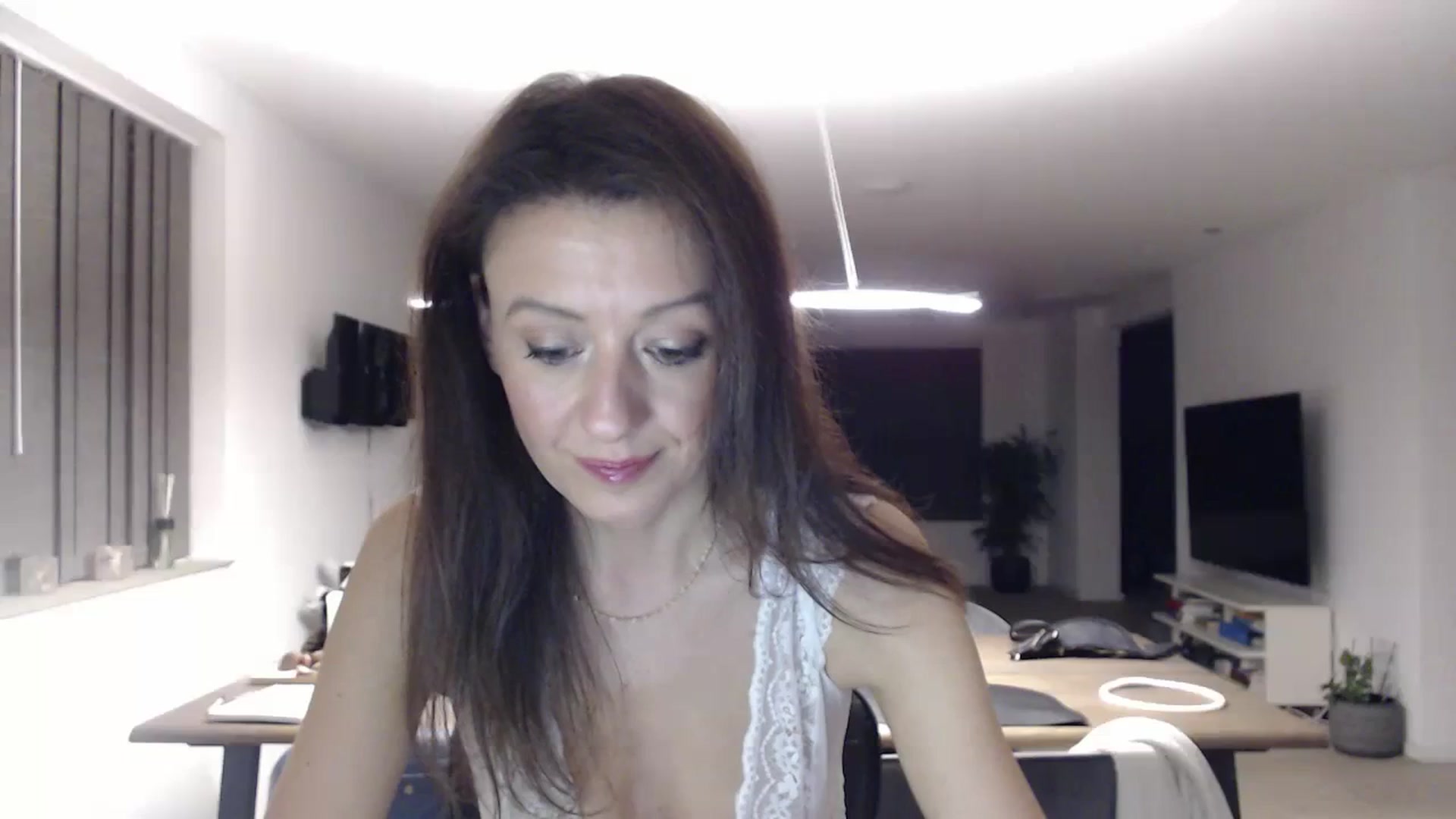 Gallery image thumbnail from Anelly's myfreecams stream on, 12/31/2023, 02:43 image 1 of 20