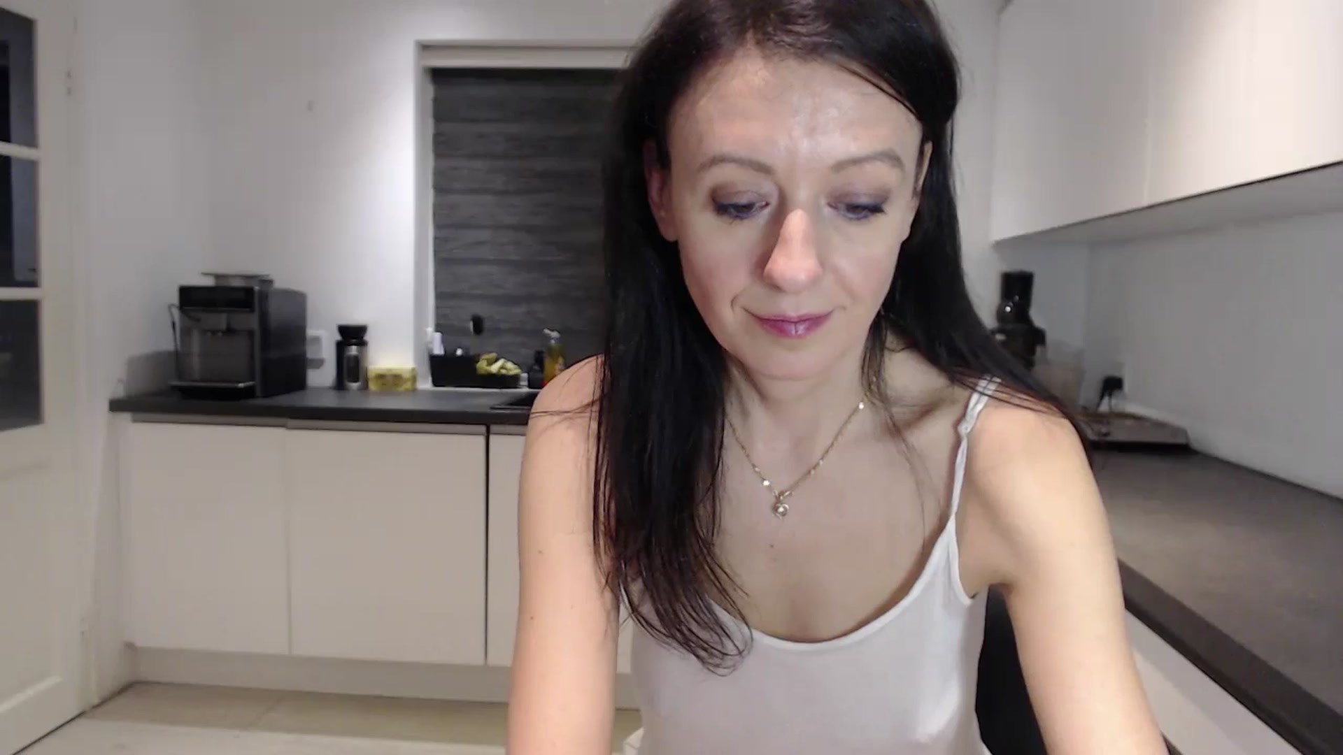 Gallery image thumbnail from Anelly's myfreecams stream on, 01/14/2024, 01:56 image 10 of 20
