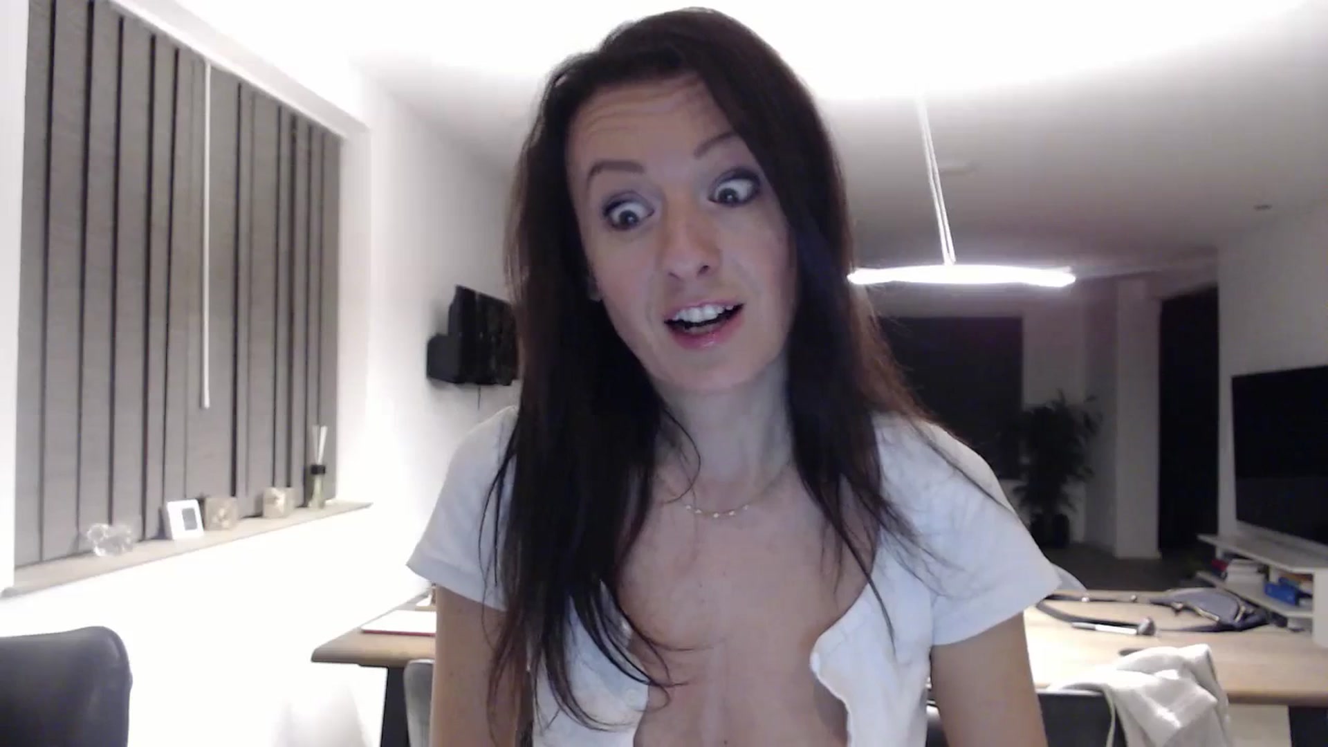 Gallery image thumbnail from Anelly's myfreecams stream on, 01/21/2024, 24:41 image 2 of 20