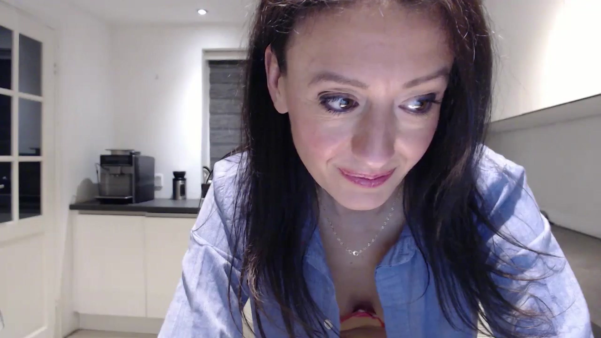 Gallery image thumbnail from Anelly's myfreecams stream on, 01/28/2024, 24:16 image 10 of 20