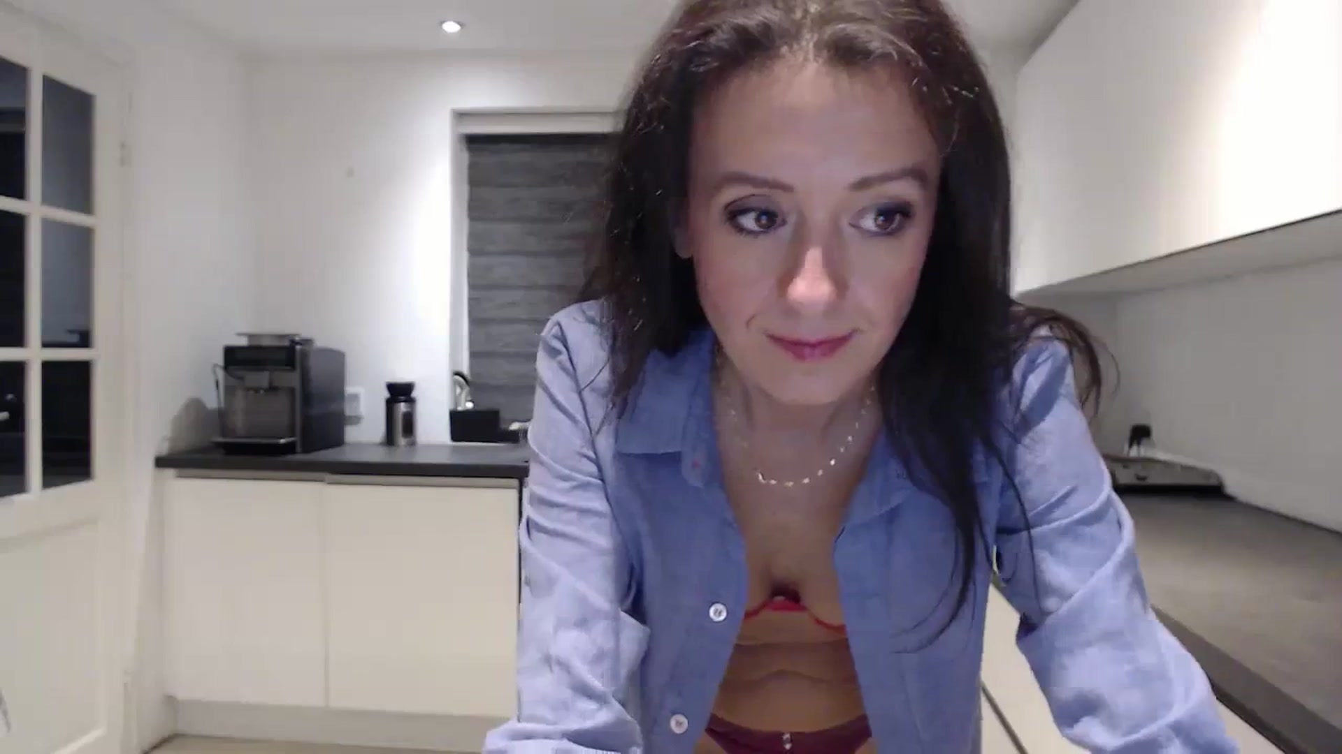 Gallery image thumbnail from Anelly's myfreecams stream on, 01/28/2024, 24:16 image 2 of 20