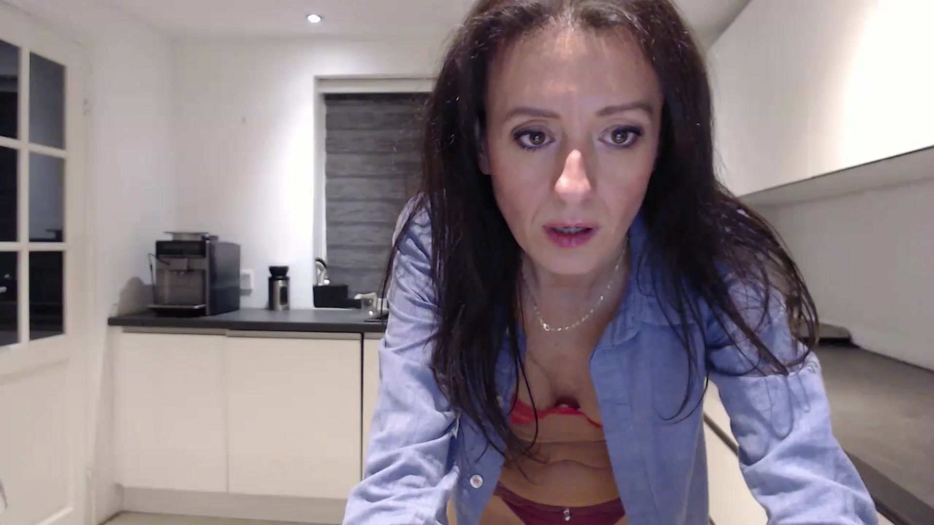 Gallery image thumbnail from Anelly's myfreecams stream on, 01/28/2024, 24:16 image 15 of 20