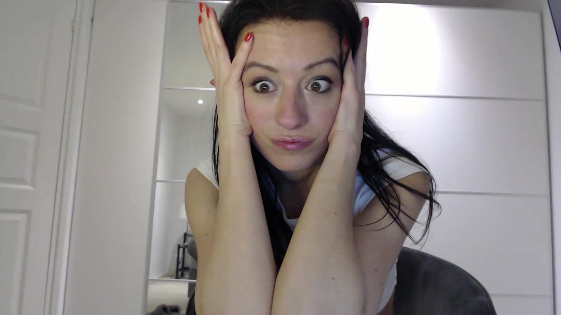 Gallery image thumbnail from Anelly's myfreecams stream on, 01/28/2024, 22:22 image 10 of 20