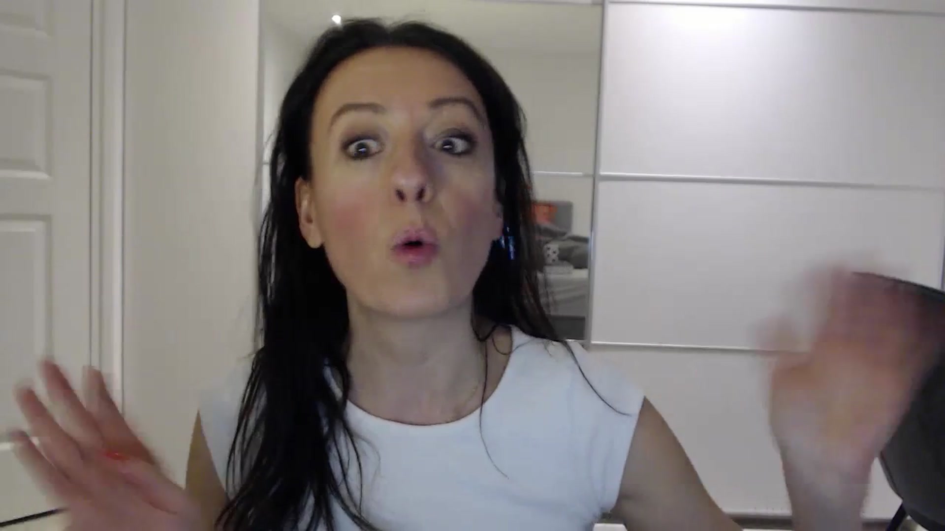 Gallery image thumbnail from Anelly's myfreecams stream on, 01/28/2024, 22:22 image 5 of 20