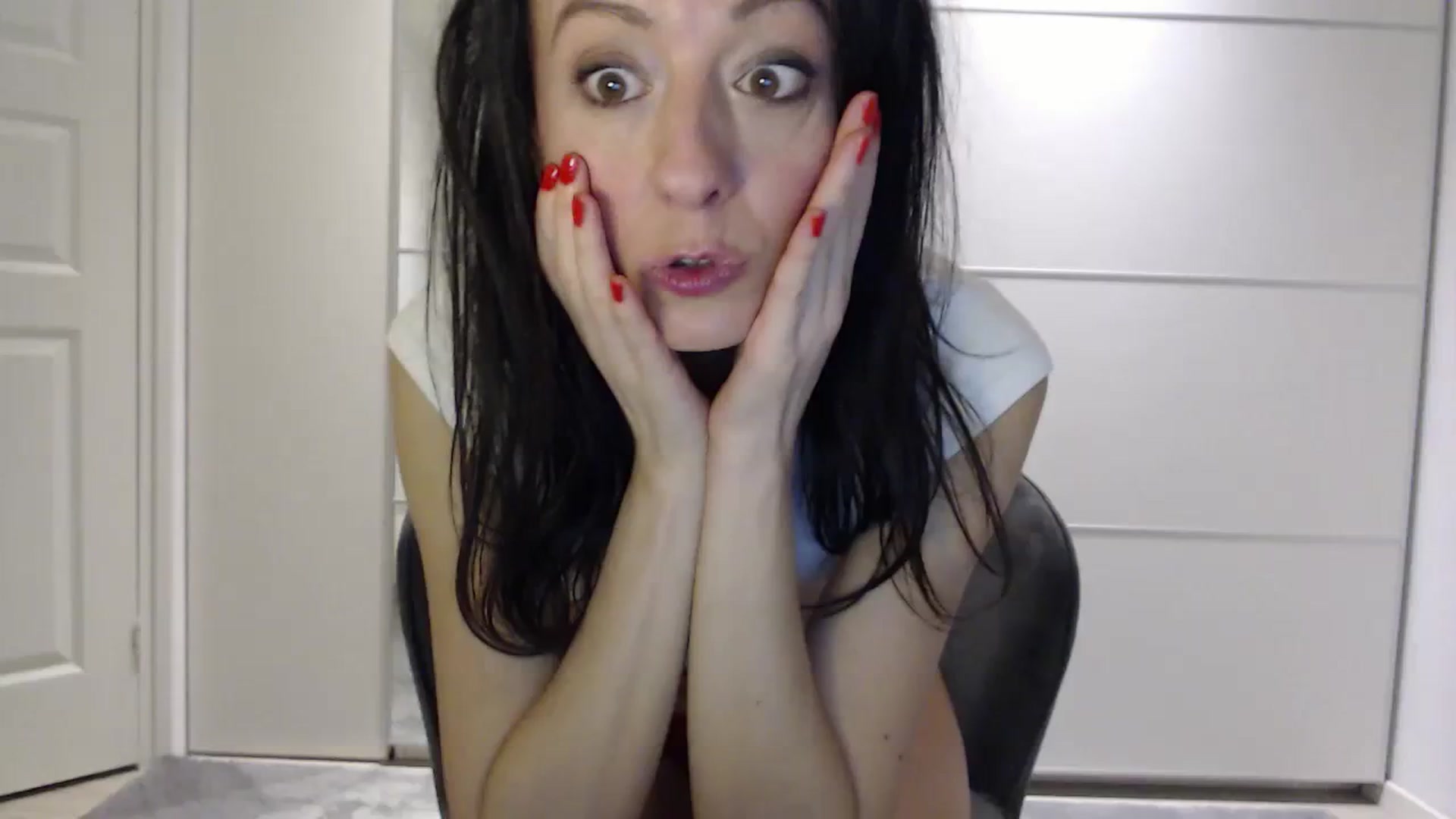 Gallery image thumbnail from Anelly's myfreecams stream on, 01/28/2024, 22:22 image 12 of 20
