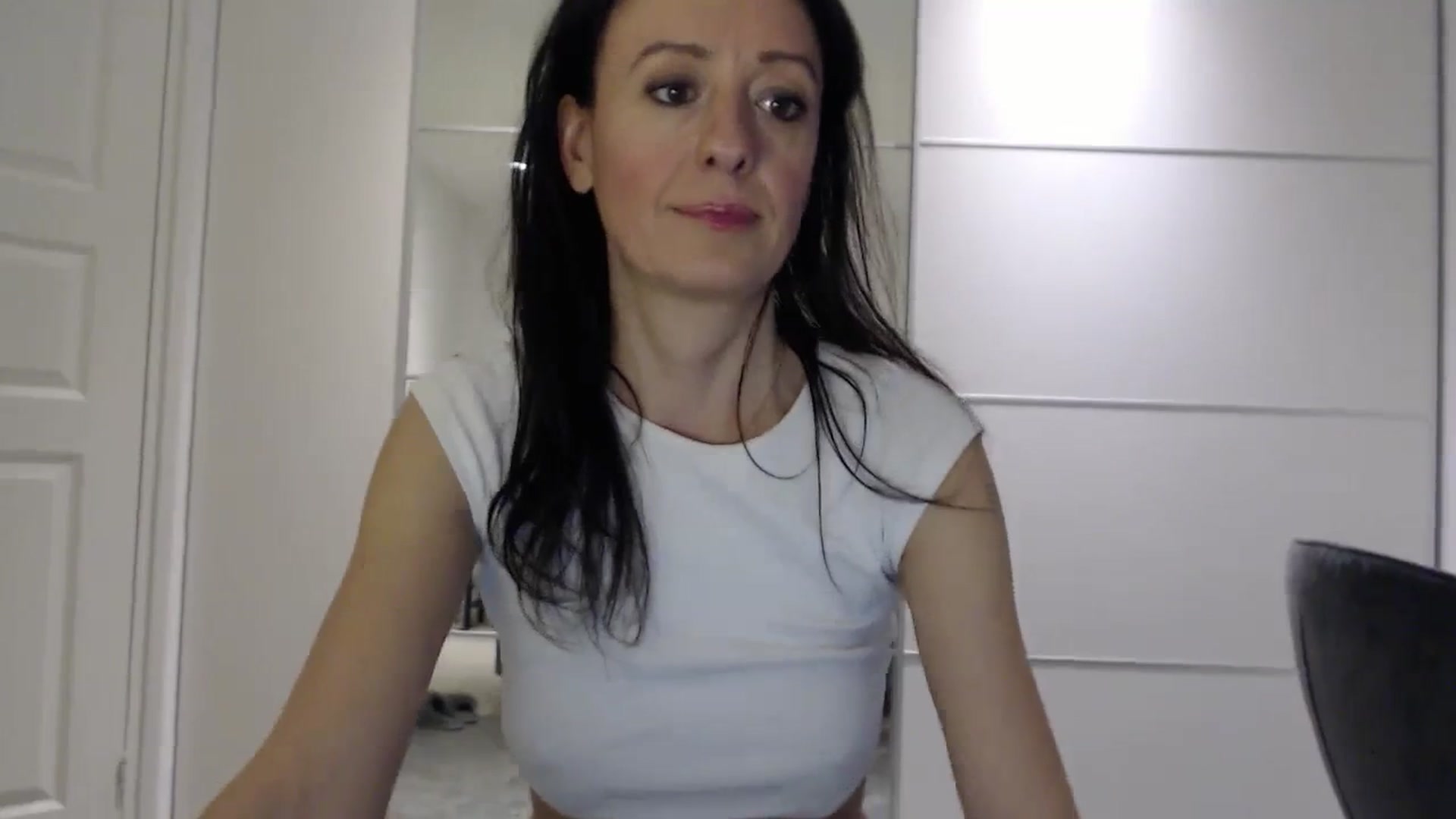 Gallery image thumbnail from Anelly's myfreecams stream on, 01/28/2024, 22:22 image 6 of 20
