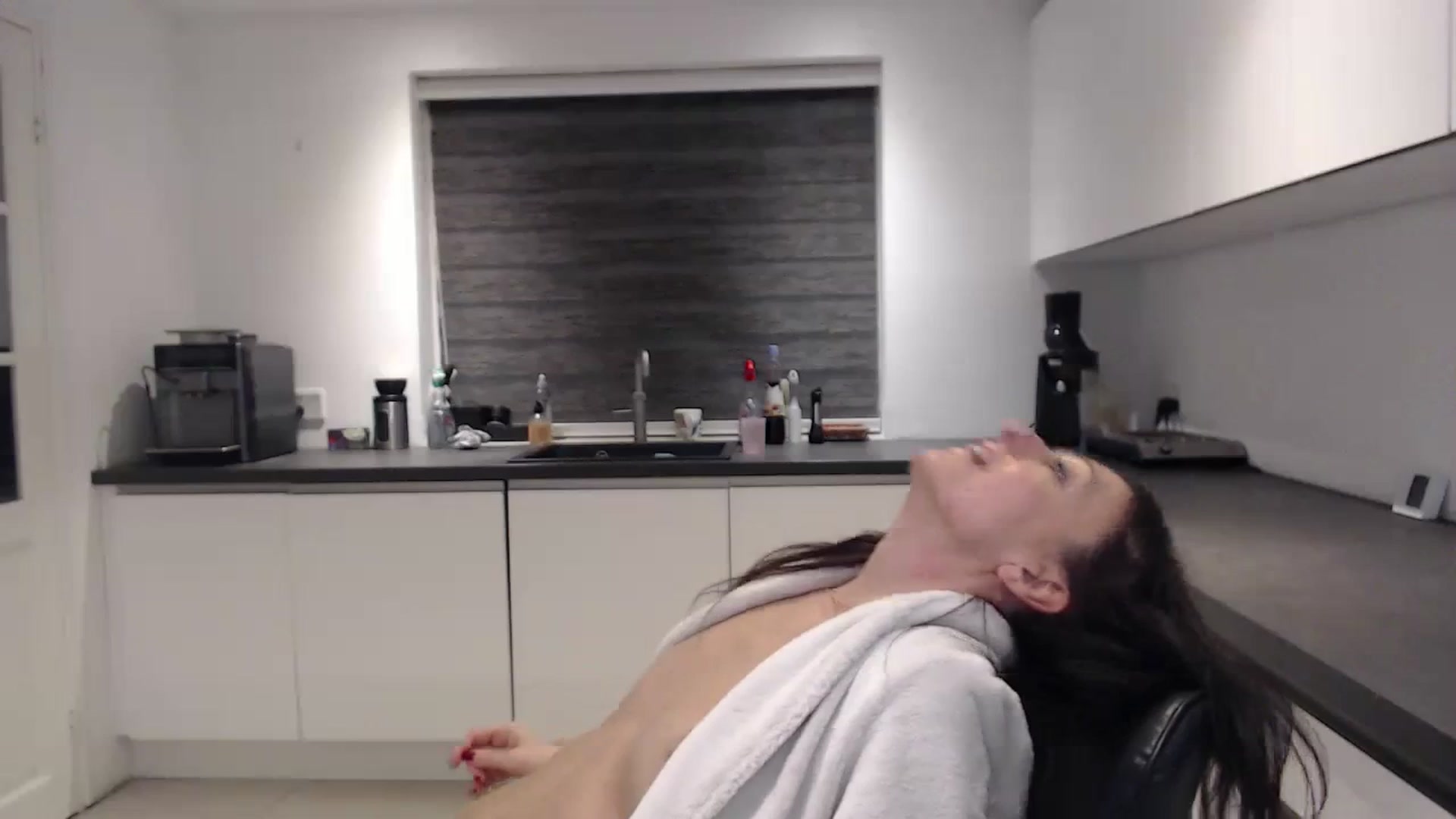 Gallery image thumbnail from Anelly's myfreecams stream on, 02/18/2024, 03:03 image 5 of 20