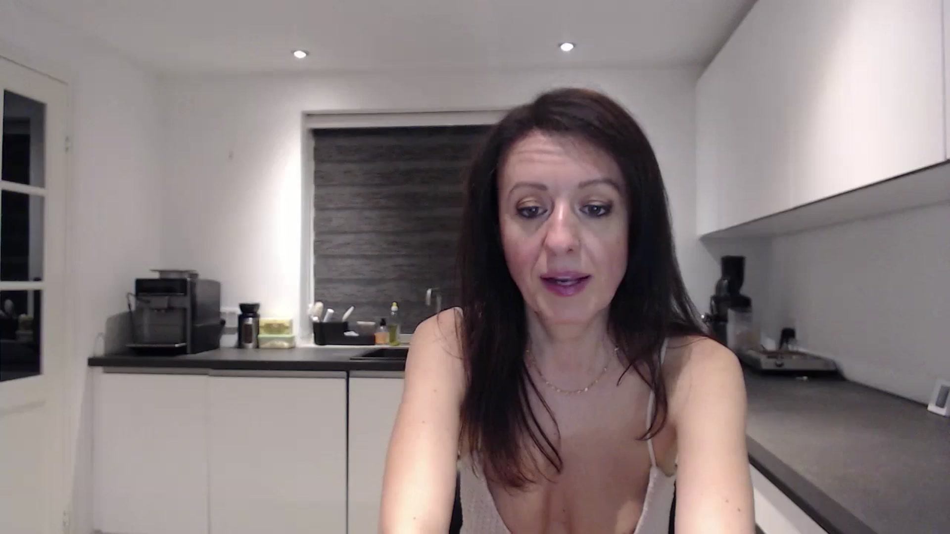 Gallery image thumbnail from Anelly's myfreecams stream on, 03/23/2024, 01:55 image 5 of 20