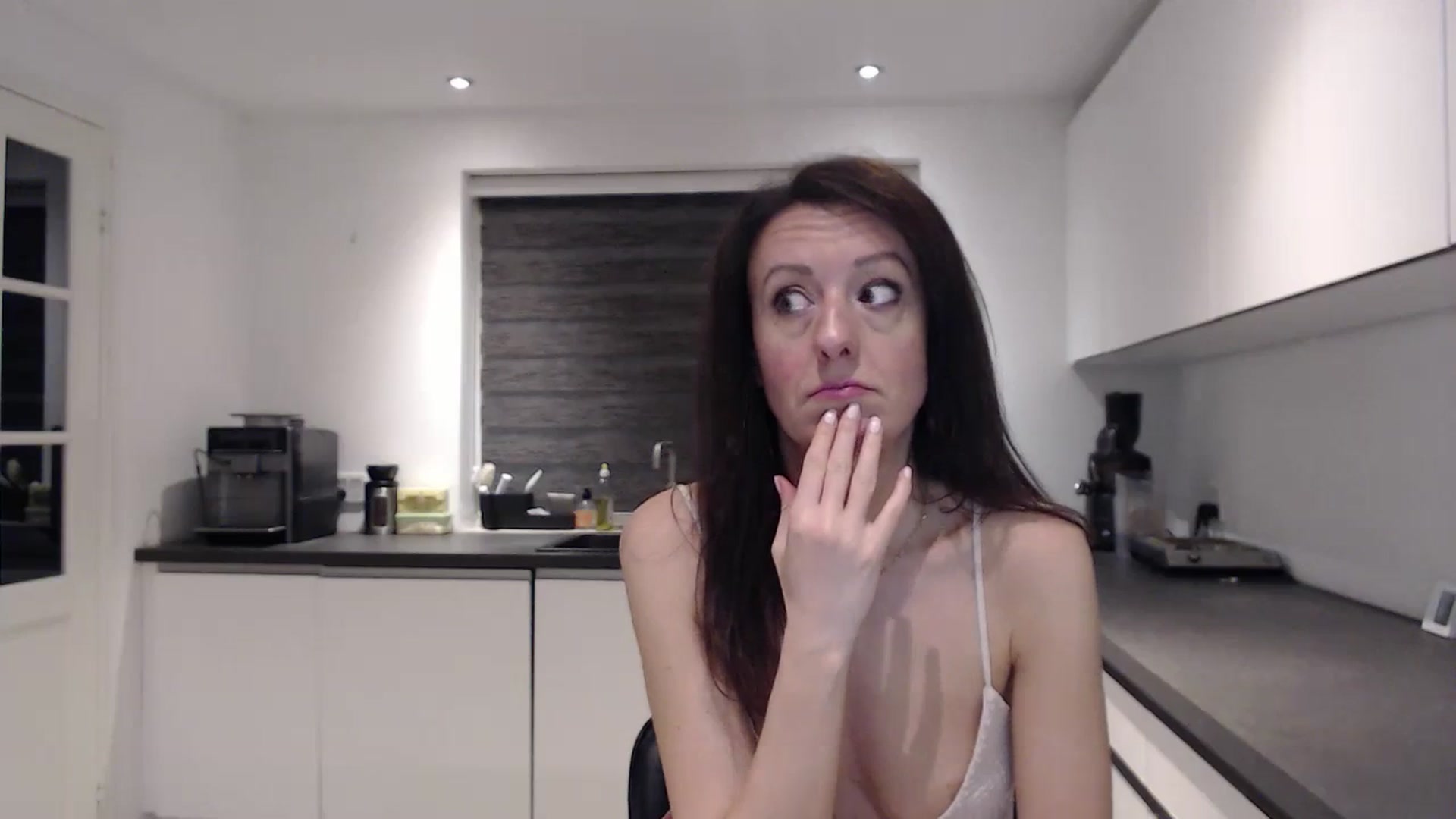 Gallery image thumbnail from Anelly's myfreecams stream on, 03/23/2024, 01:55 image 2 of 20